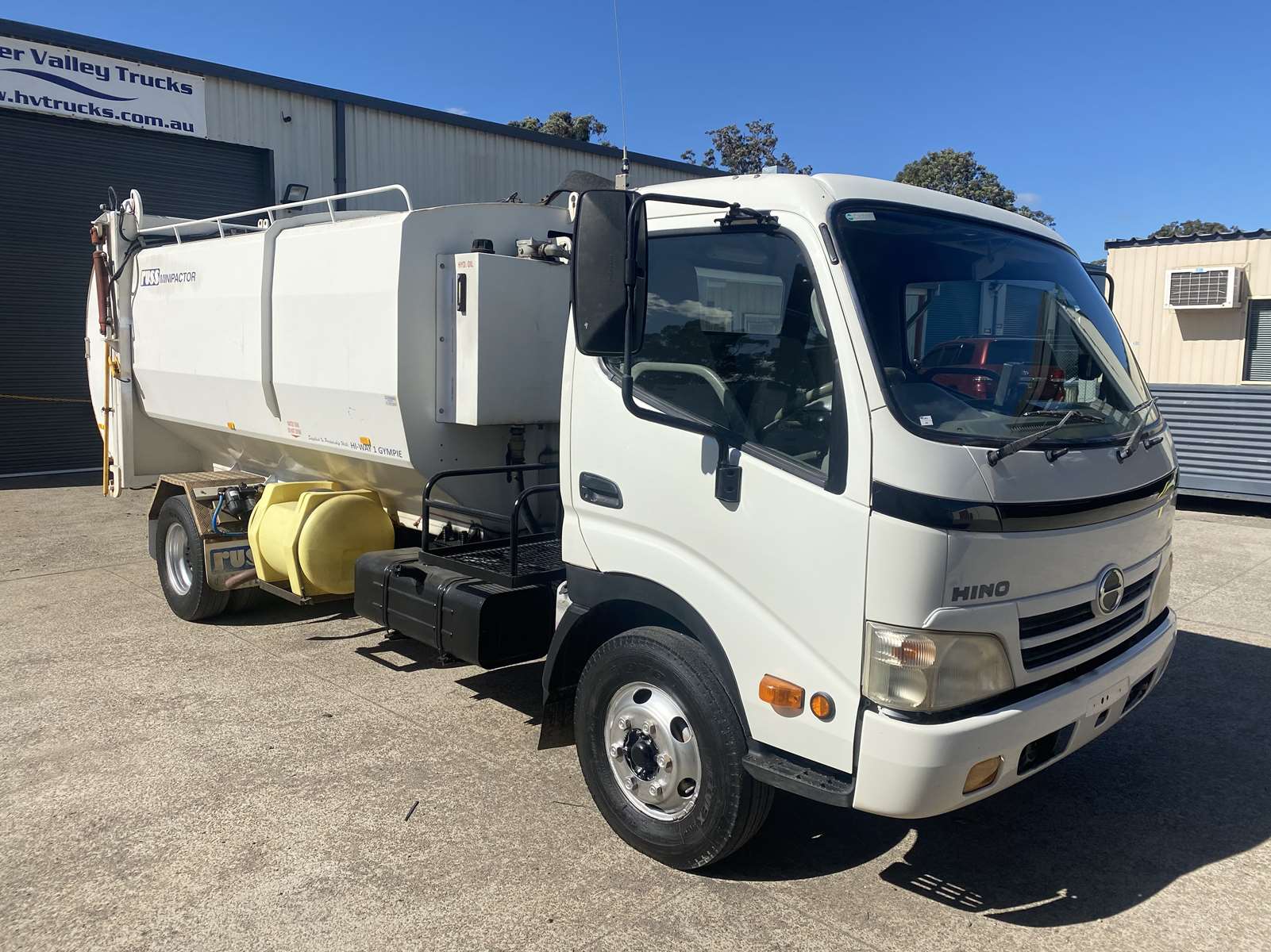 2009 Hino 300 Garbage Compactor