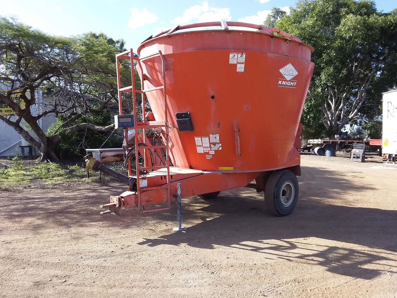 Kuhn Knight Vertical Feed Mixer
