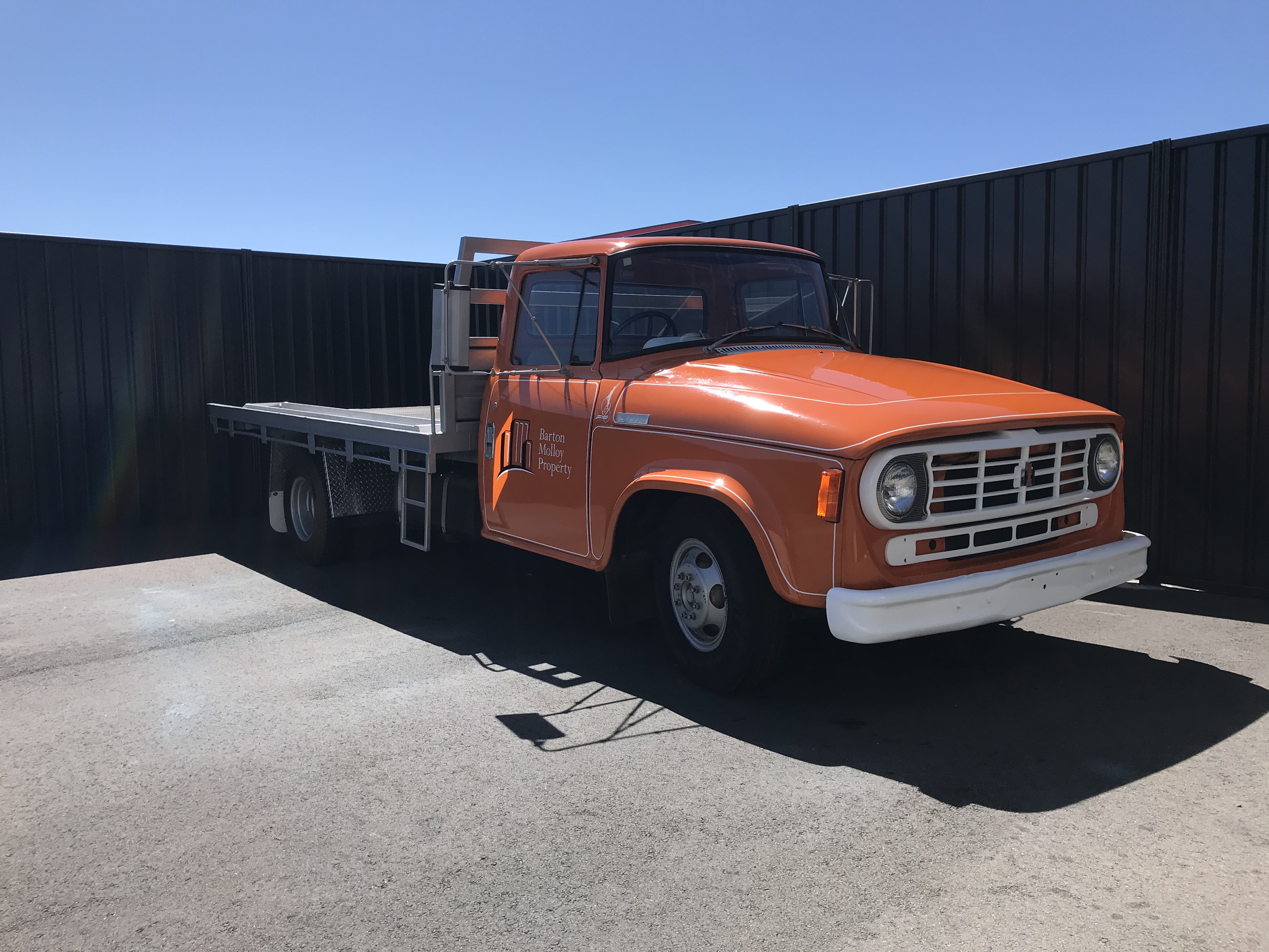 1975 INTERNATIONAL D1310 TRAY TOP