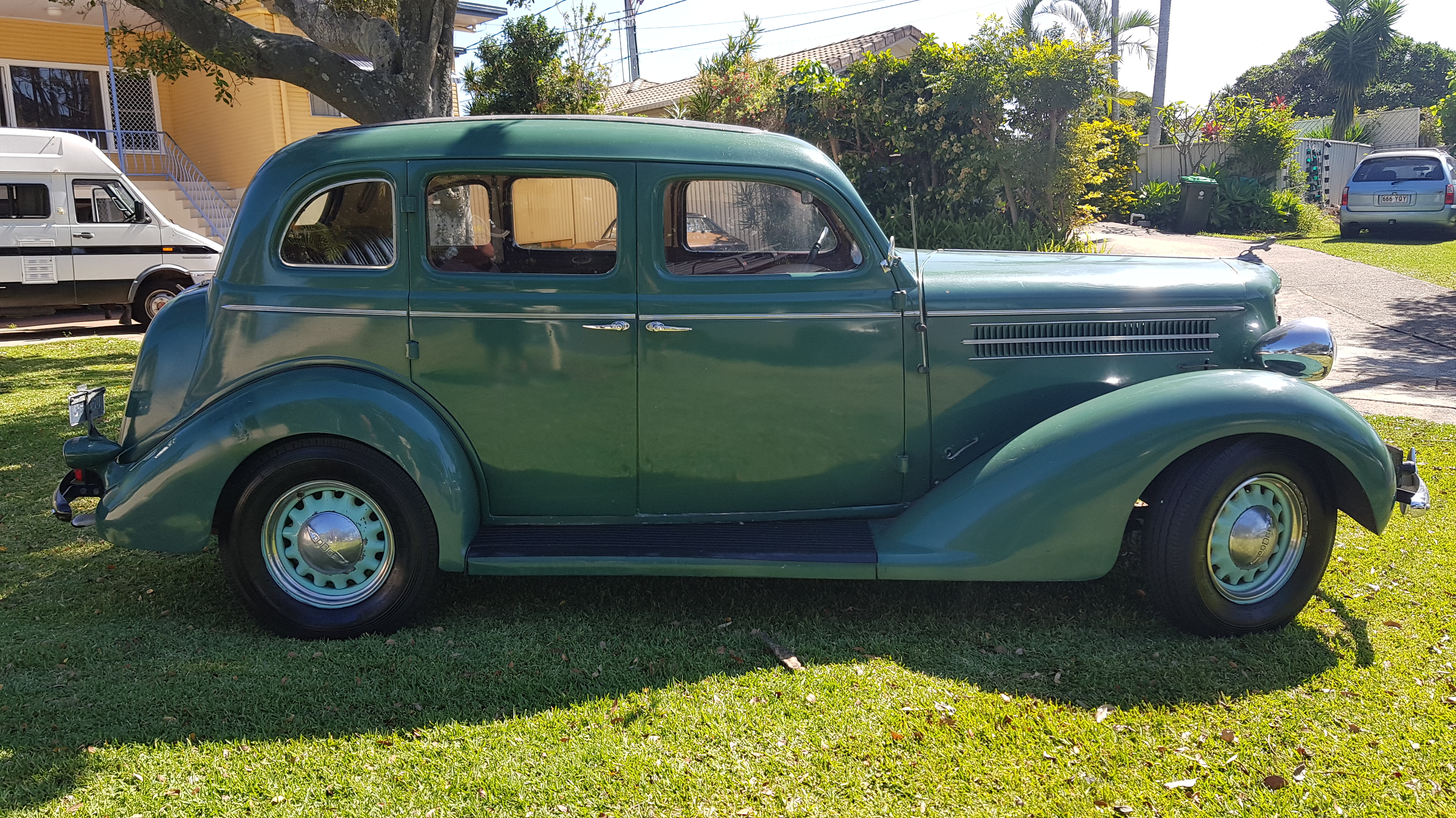 1935 DODGE DU SEDAN