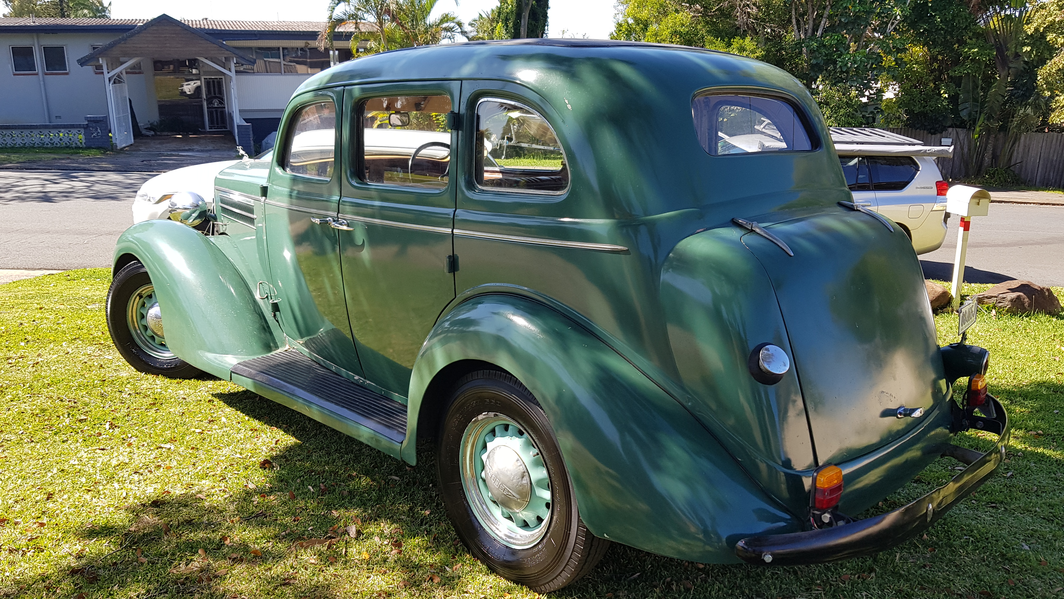 1935 DODGE DU SEDAN