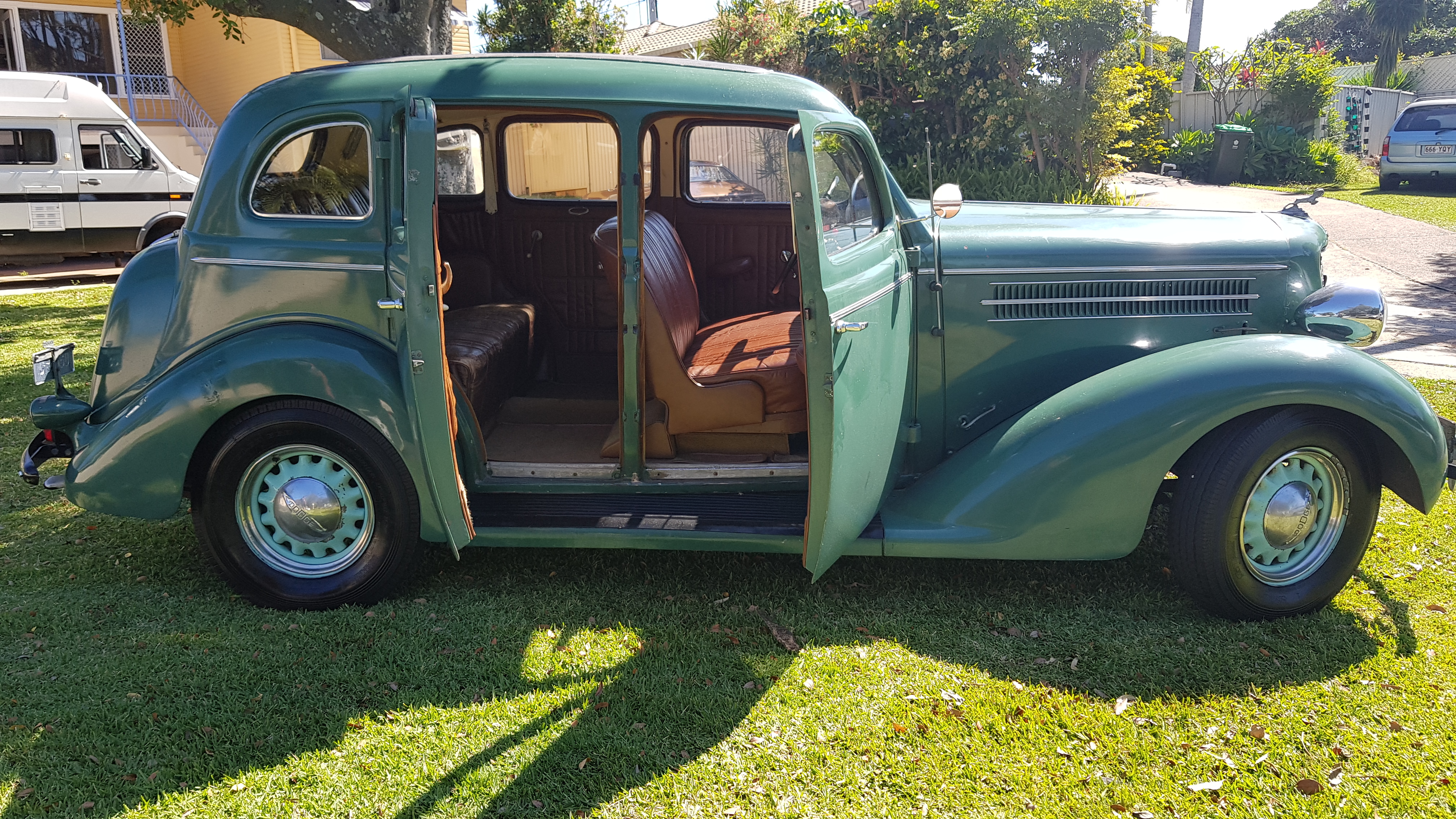 1935 DODGE DU SEDAN