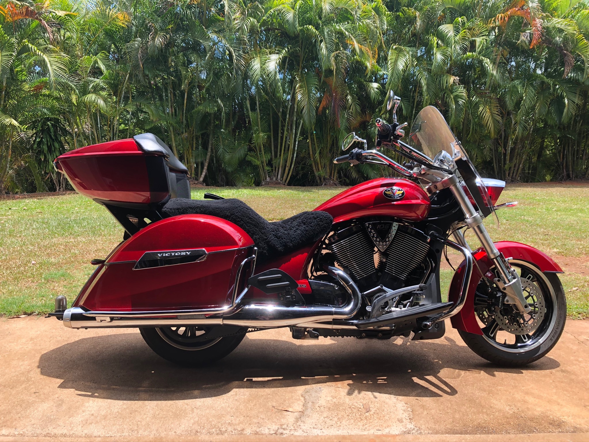 2011 VICTORY CROSS ROADS CRUISER