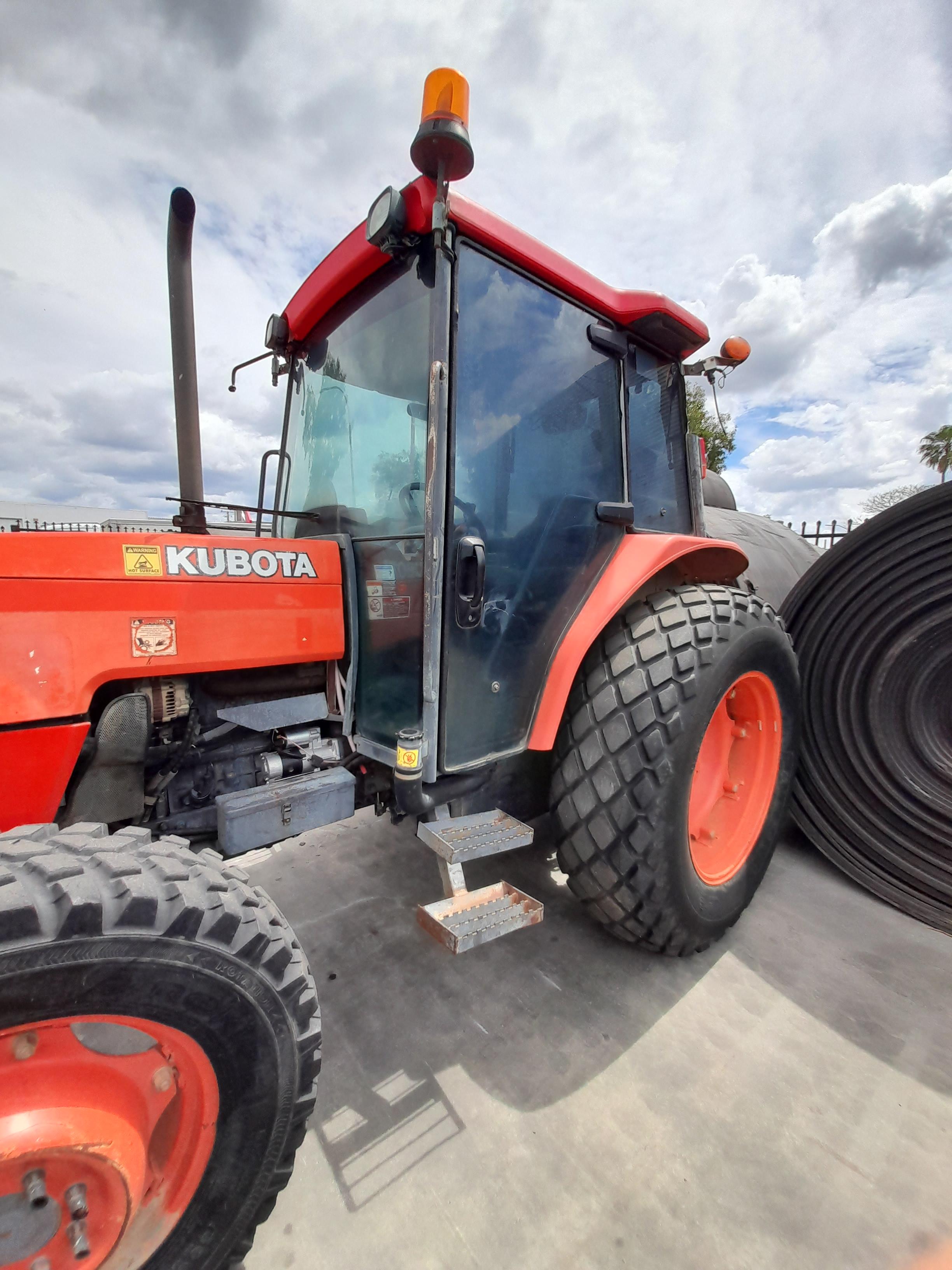 2003 KUBOTA M6800 TRACTOR