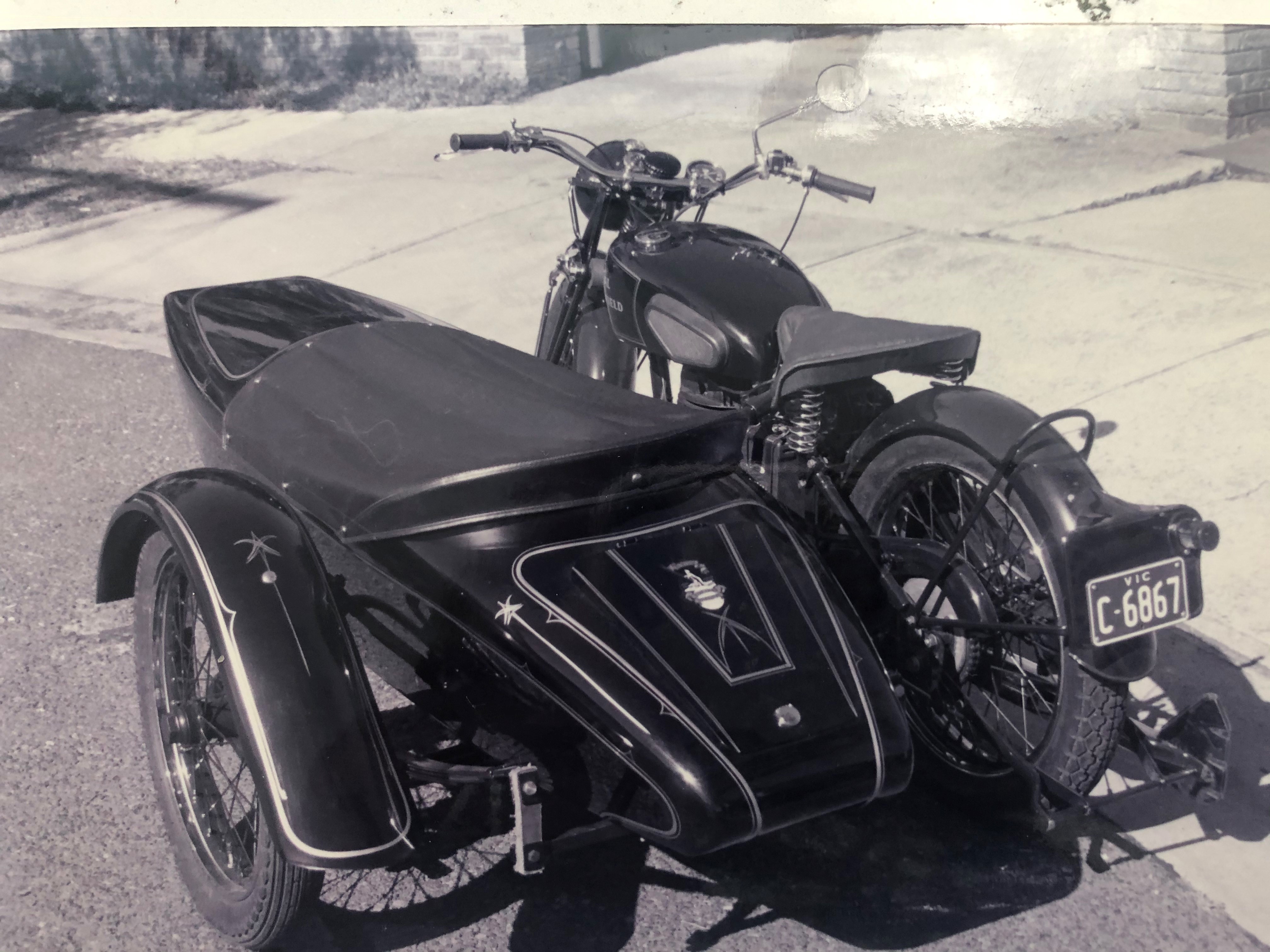 1938 ROYAL ENFIELD J MODEL 500CC OUTFIT