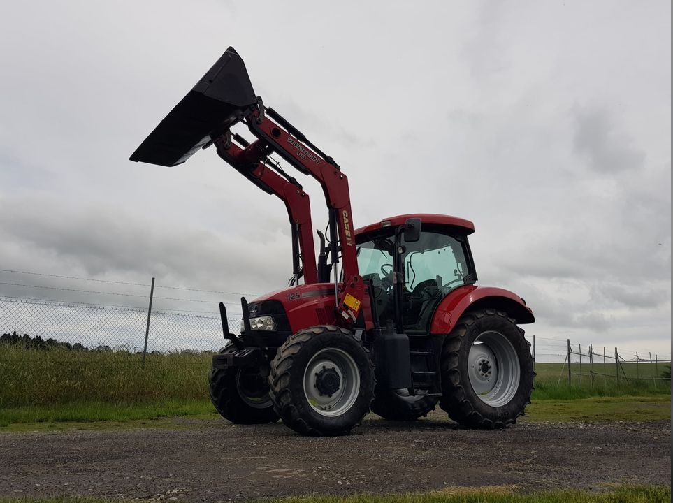 CASE IH MAXXUM 125 TRACTOR