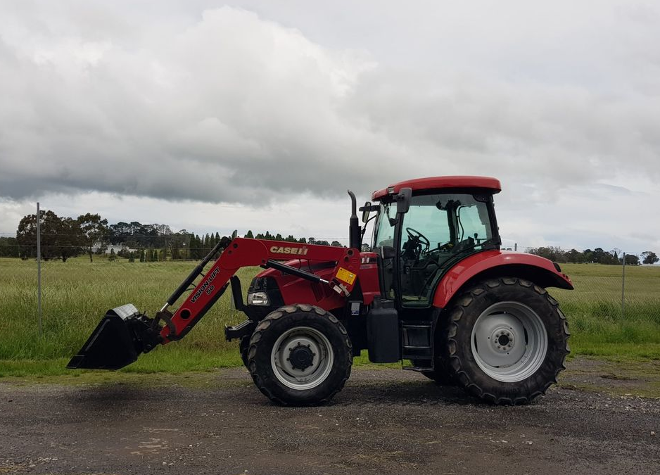 CASE IH MAXXUM 125 TRACTOR