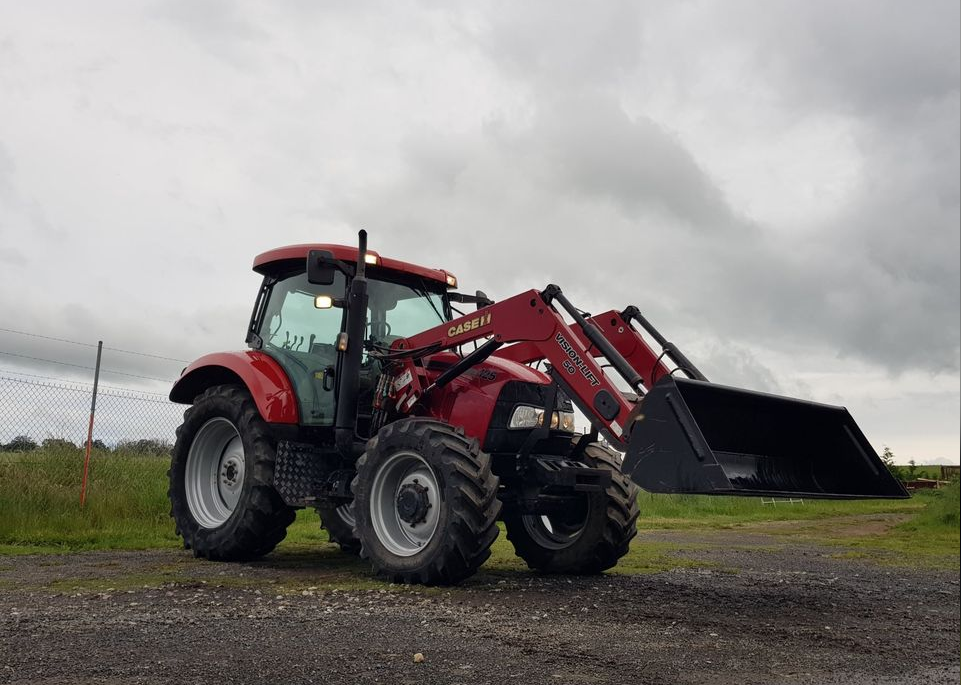 CASE IH MAXXUM 125 TRACTOR