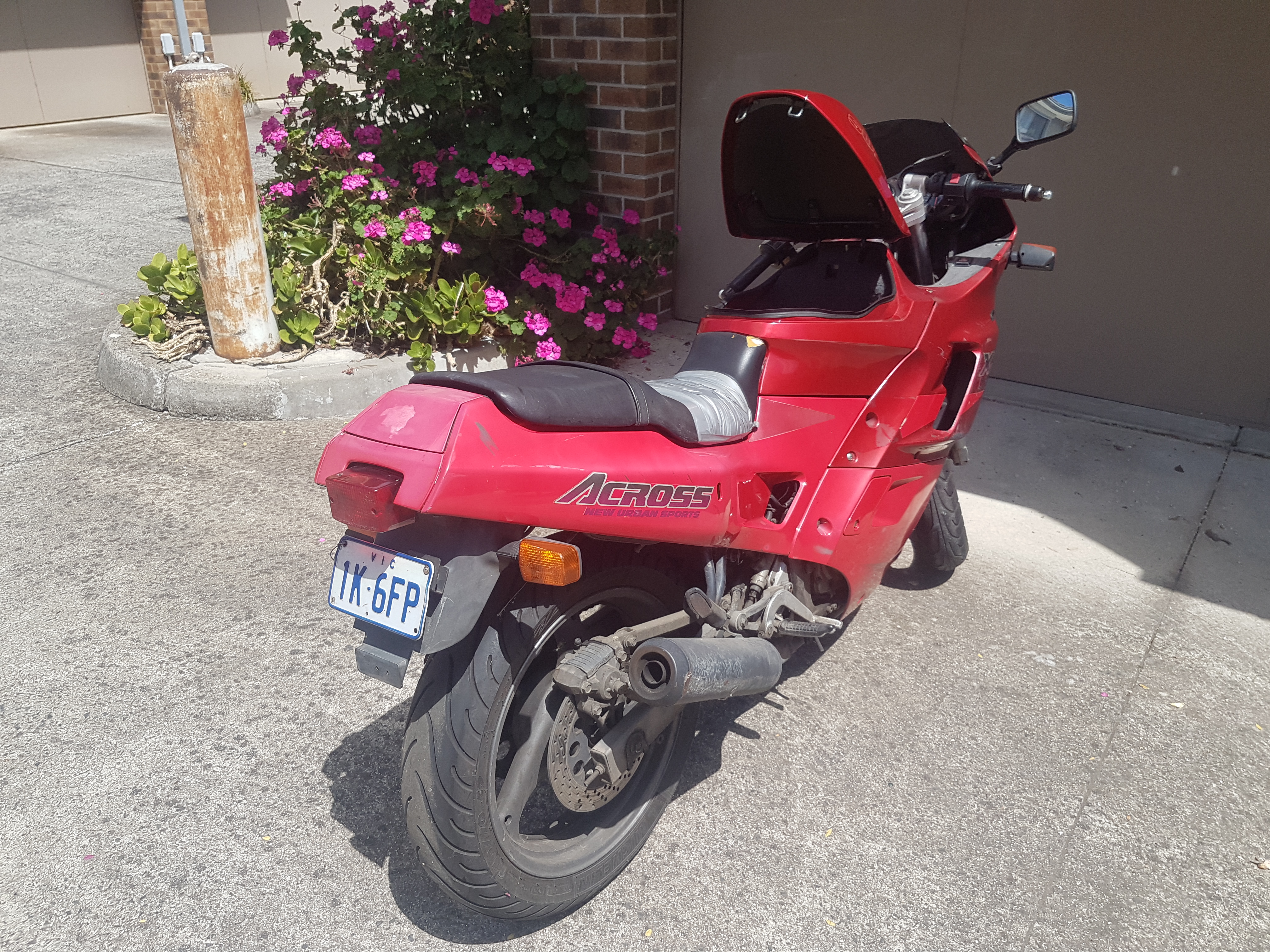 1995 SUZUKI GSX250F (ACROSS) ROAD