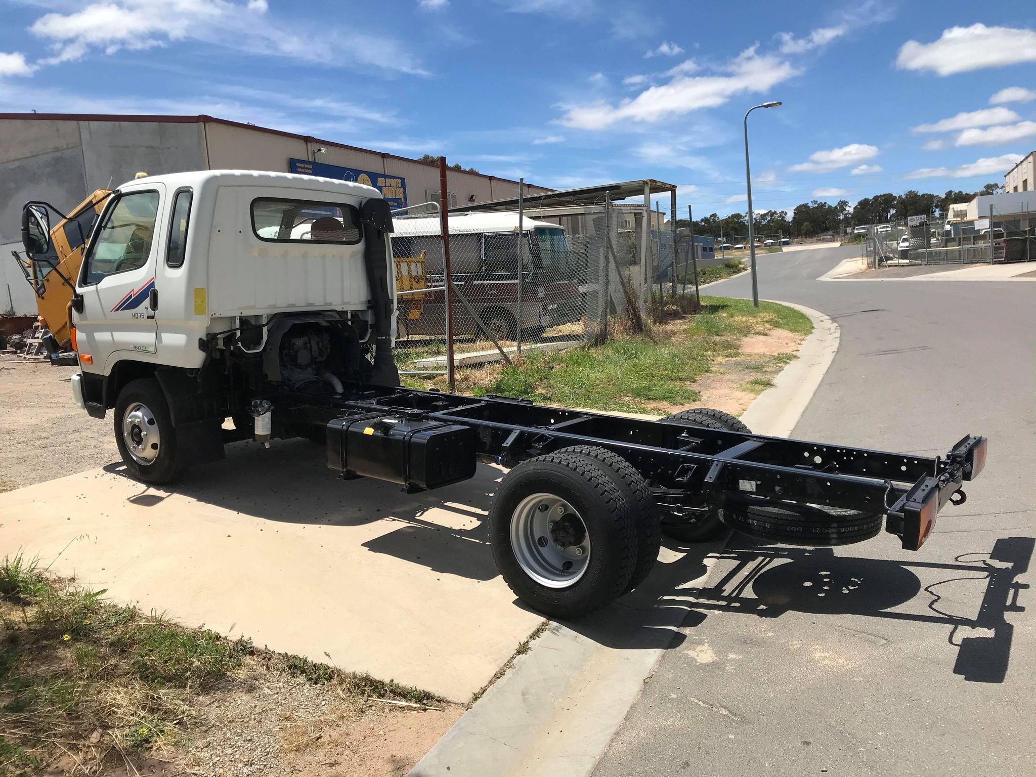 2014 HYUNDAI HD 75 SUPER CAB CHASSIS 160hp TURBO DIESEL 6 SPEED MANUAL