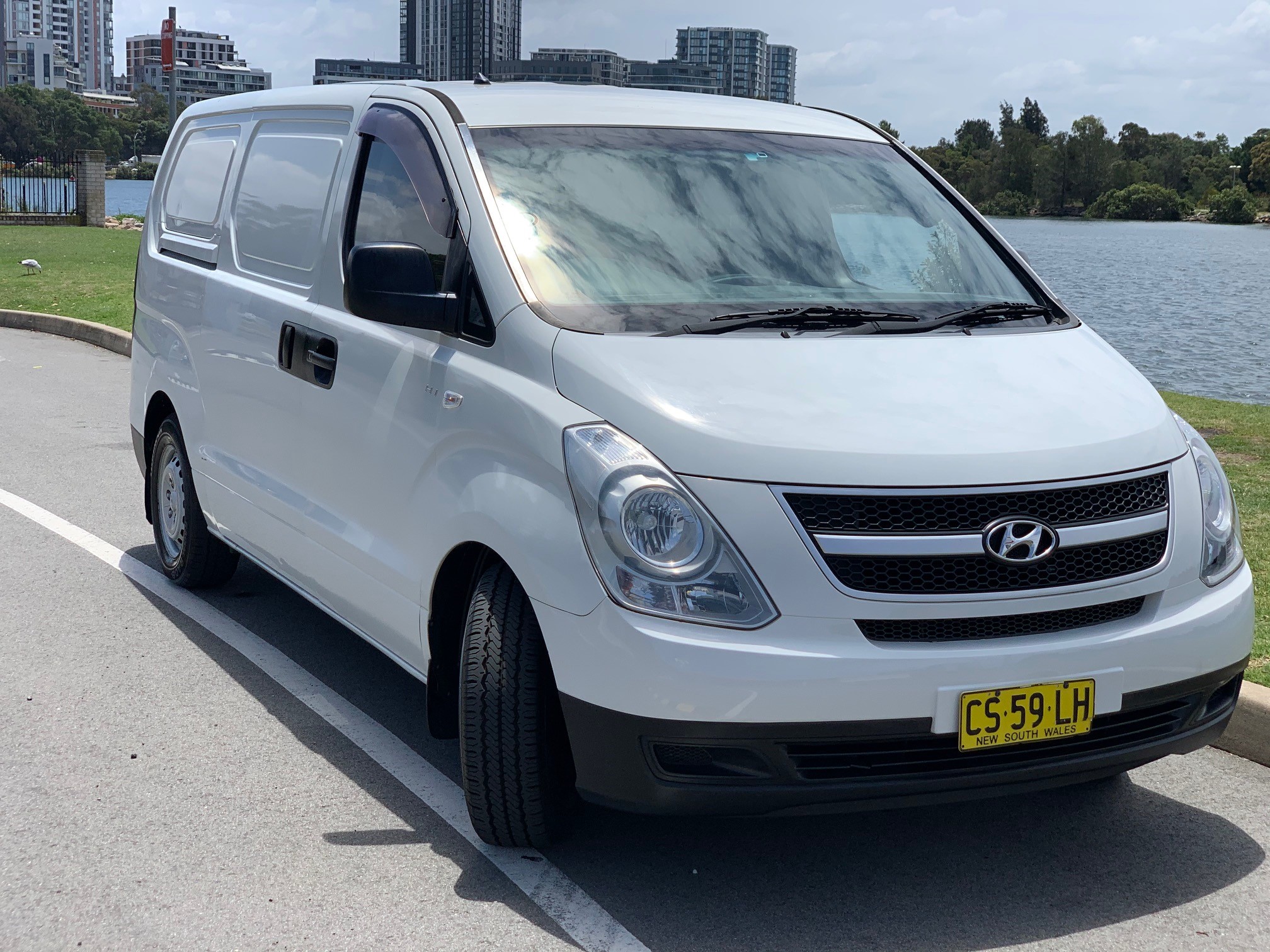 2011 HYUNDAI iLOAD REFRIGERATED VAN 