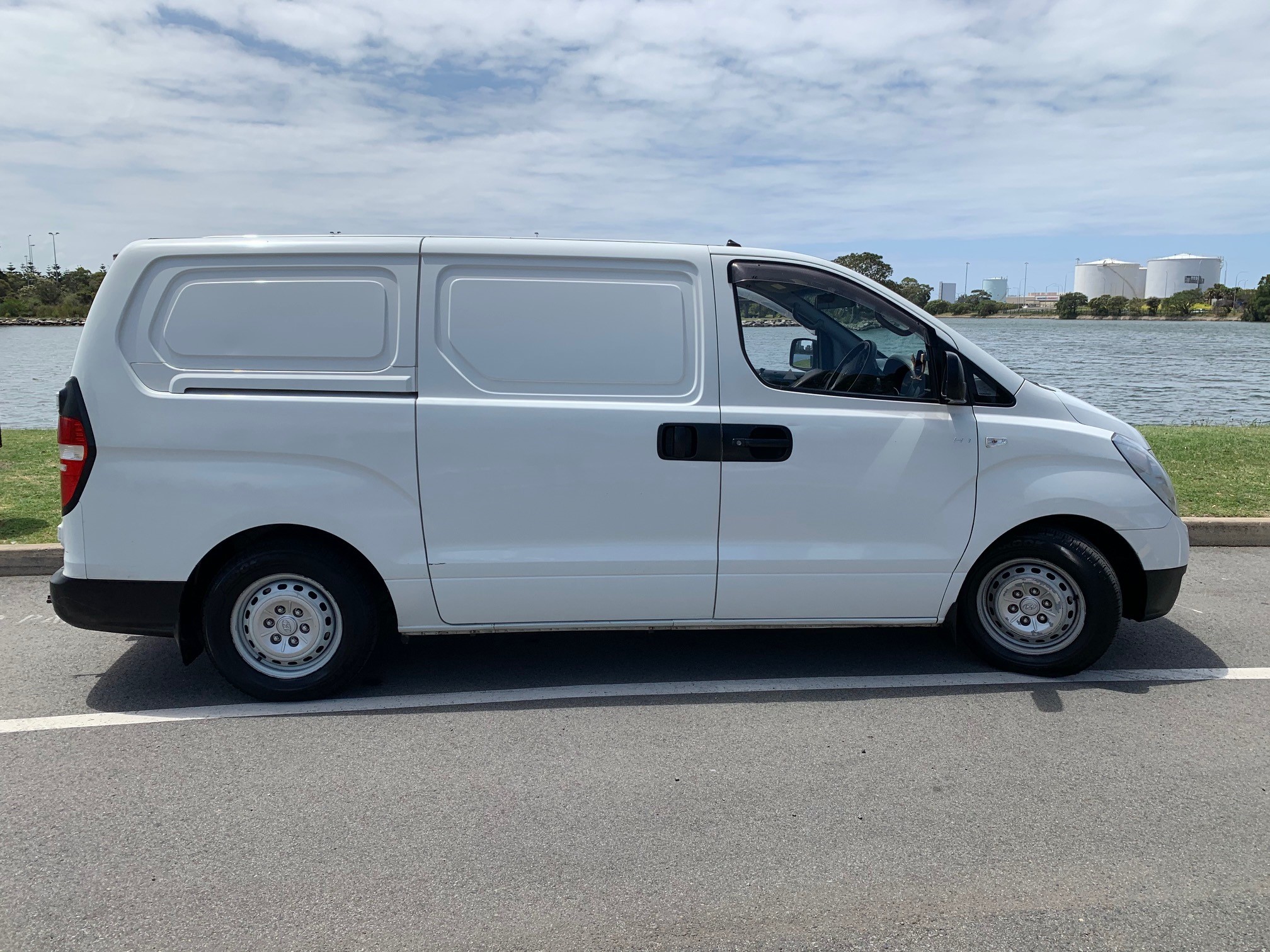2011 HYUNDAI iLOAD REFRIGERATED VAN 