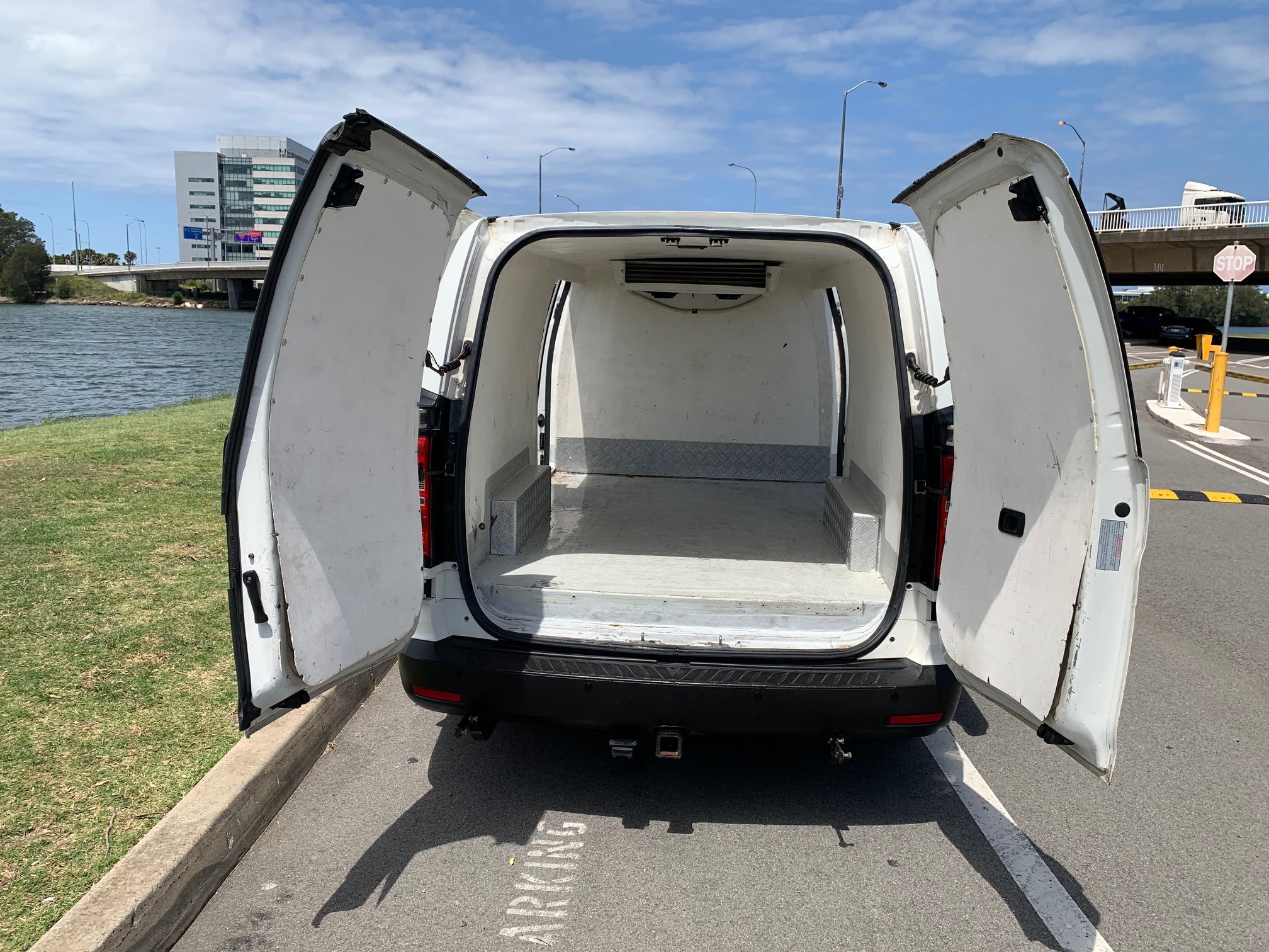 2011 HYUNDAI iLOAD REFRIGERATED VAN