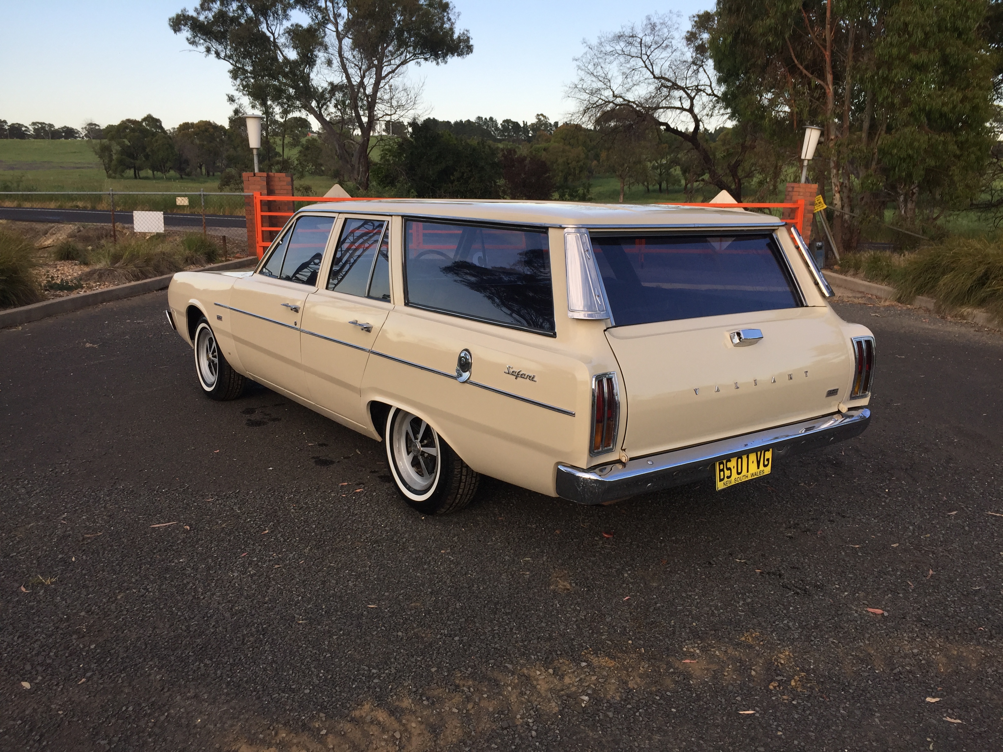 1969 CHRYSLER VALIANT SAFARI WAGON