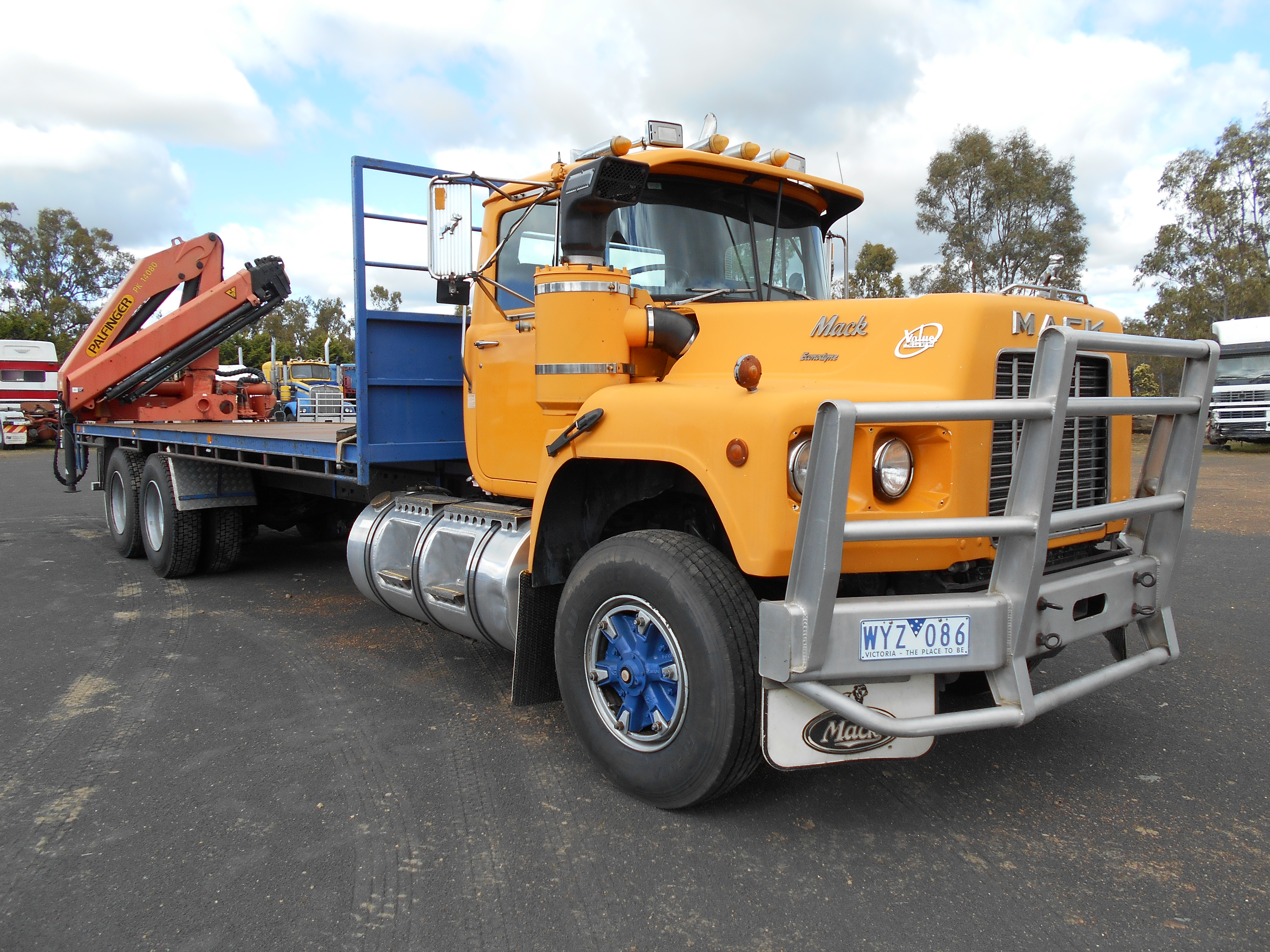 1987 MACK VALUELINER CRANE TRUCK 