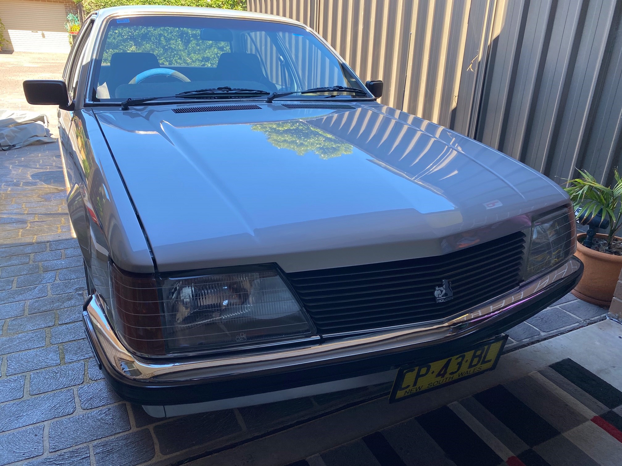 1983 HOLDEN COMMODORE VH SEDAN