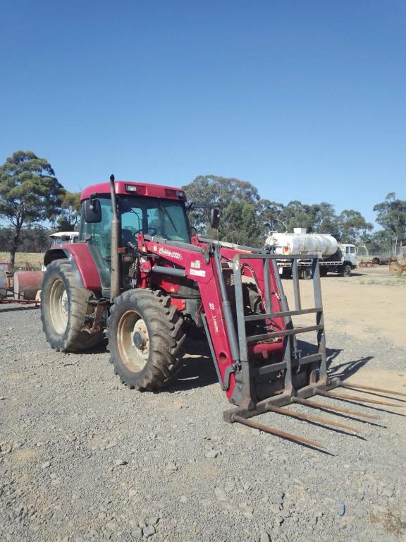 Case IH MX100 FEL