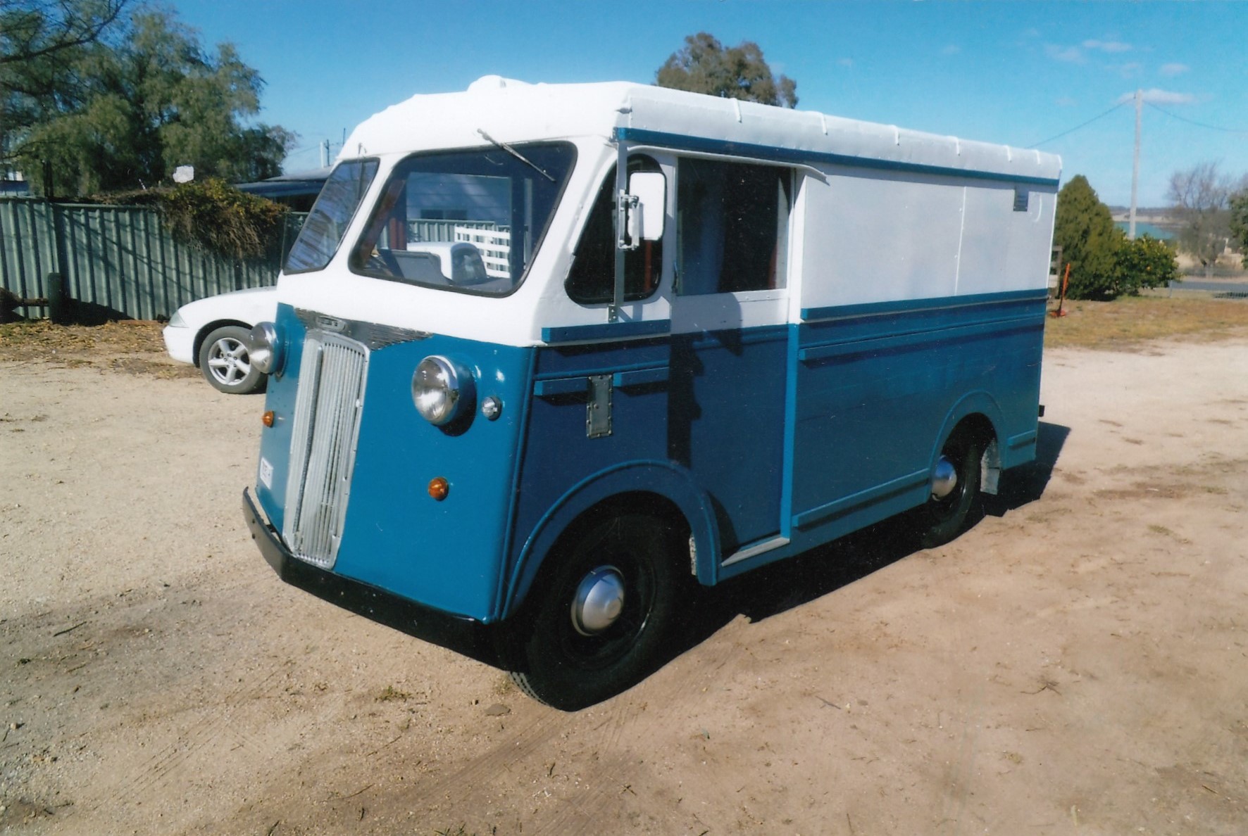 1948 MORRIS PV COMMERCIAL VAN