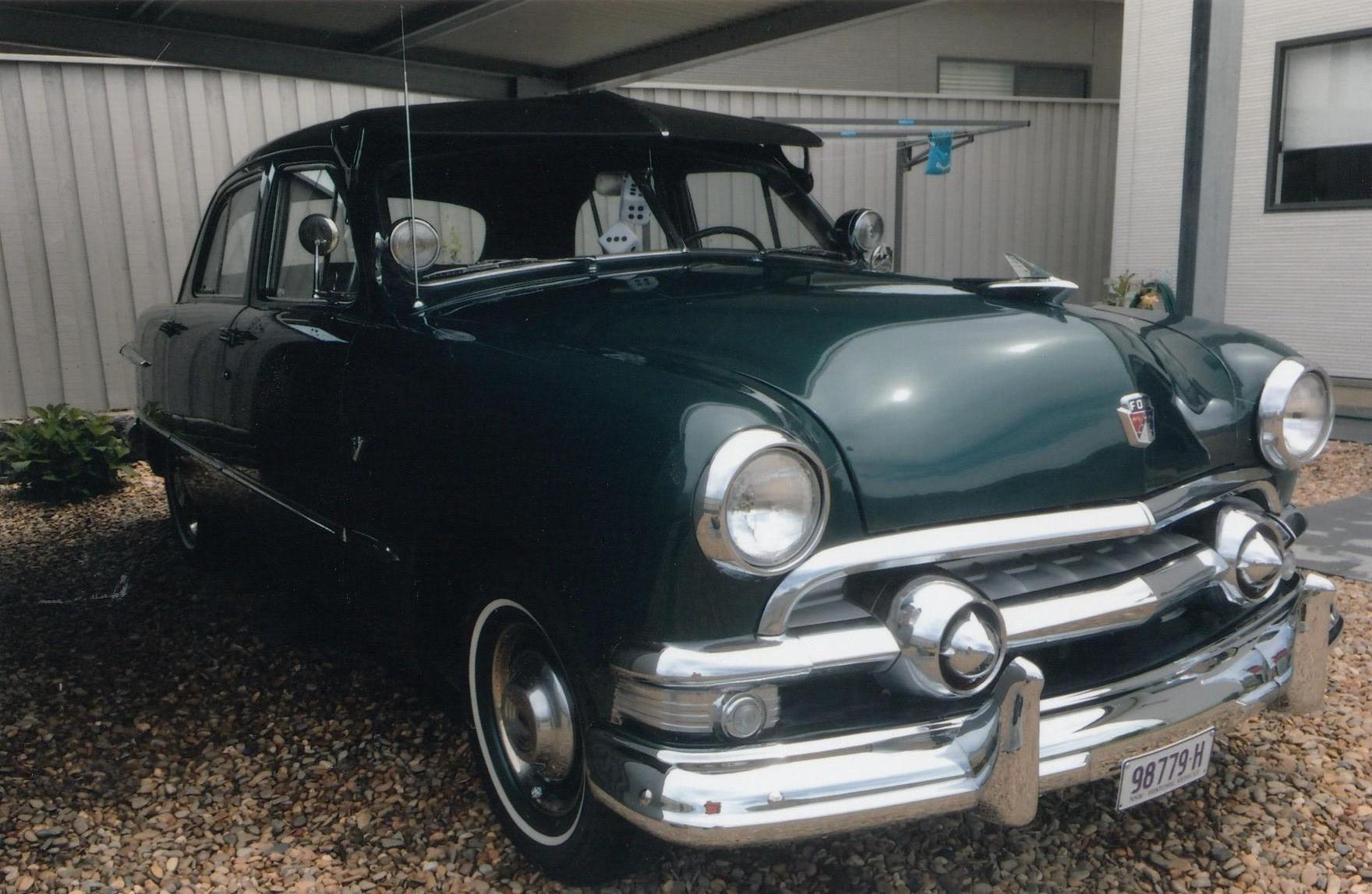 1951 FORD CUSTOMLINE TWIN SPINNER SEDAN