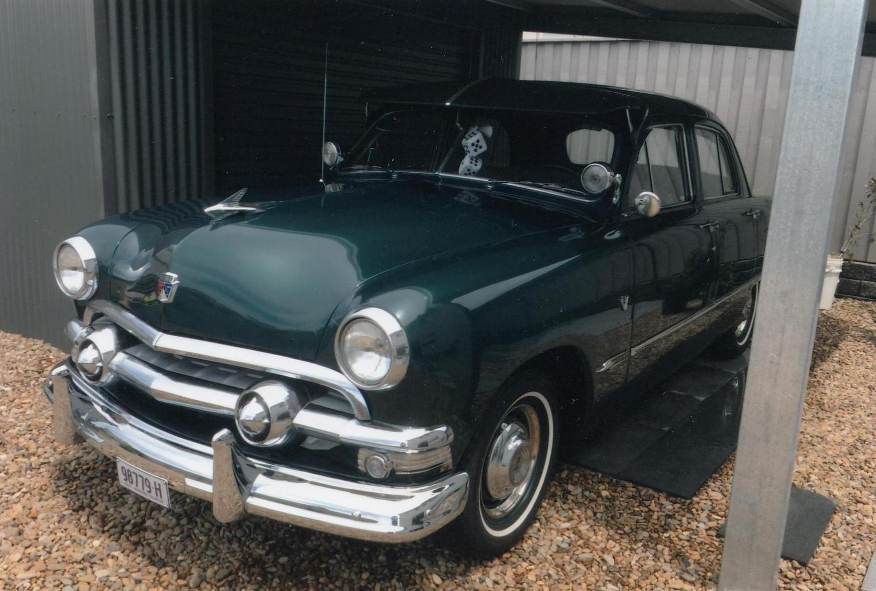 1951 FORD CUSTOMLINE TWIN SPINNER SEDAN
