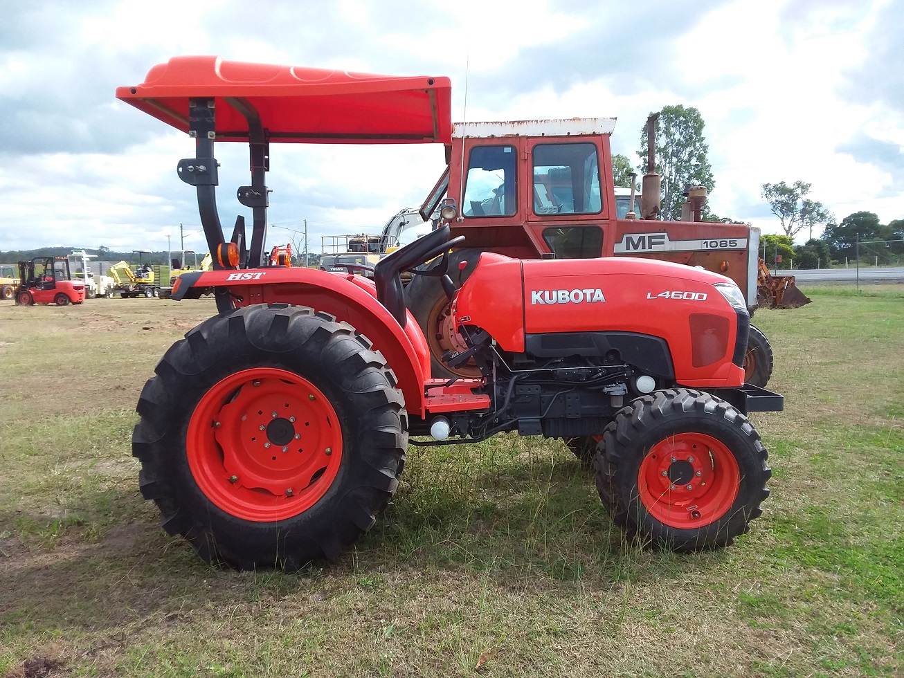 Kubota L4600 Tractor