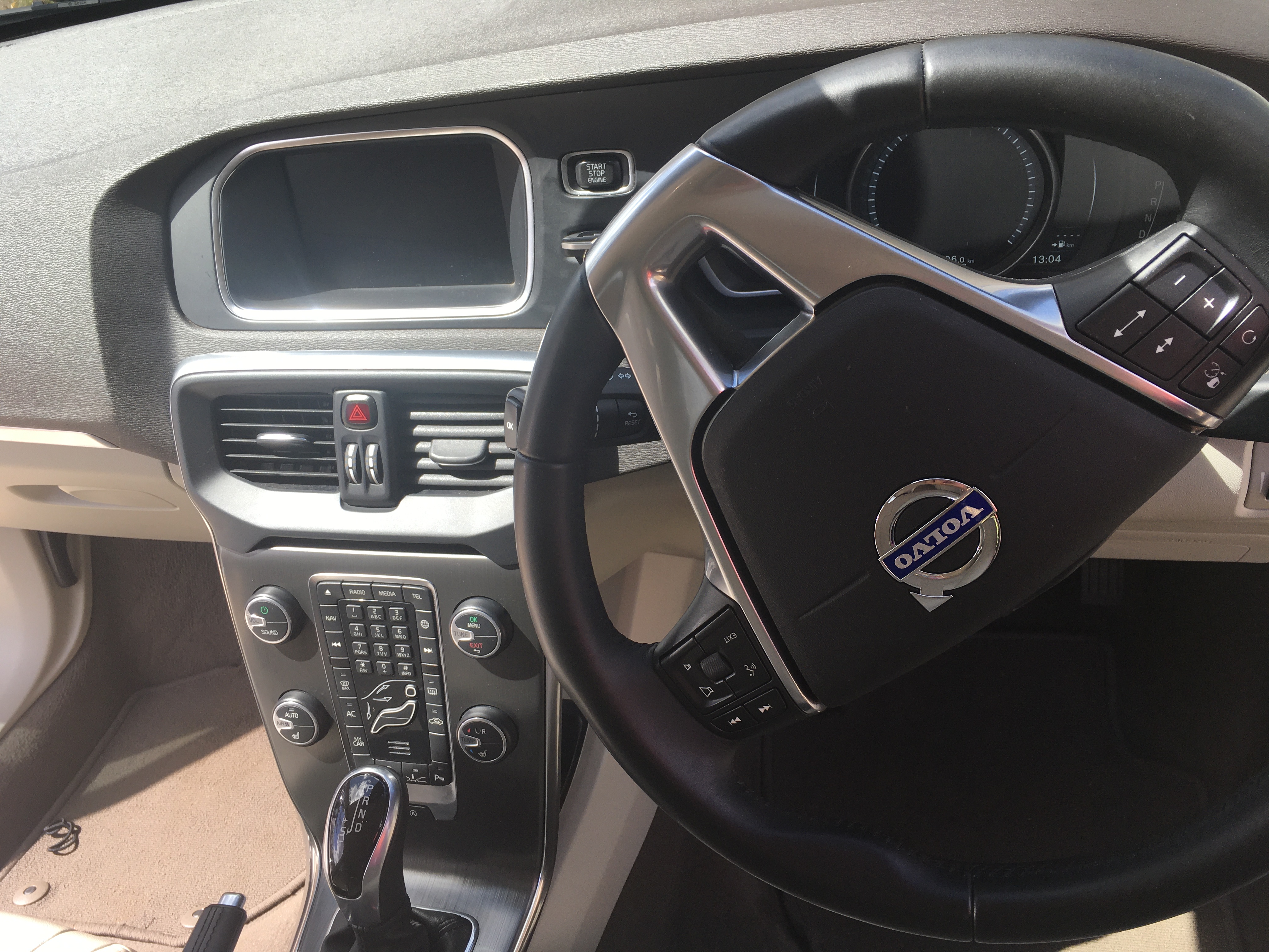 2015 VOLVO V40 M MY15 D4 LUXURY 8 SP AUTOMATIC 5D HATCHBACK