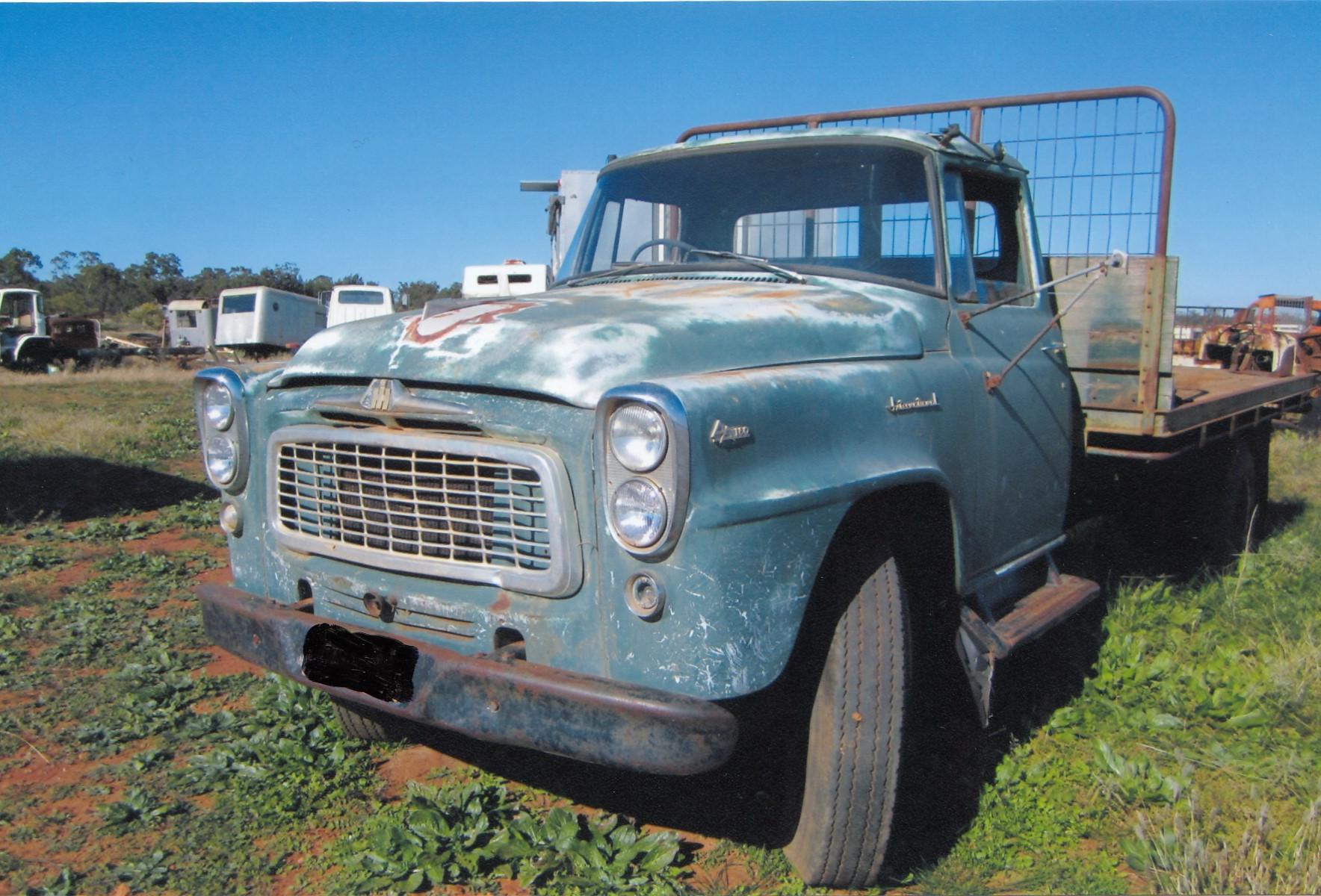 1962 INTERNATIONAL AA160 FLAT TOP TIPPER