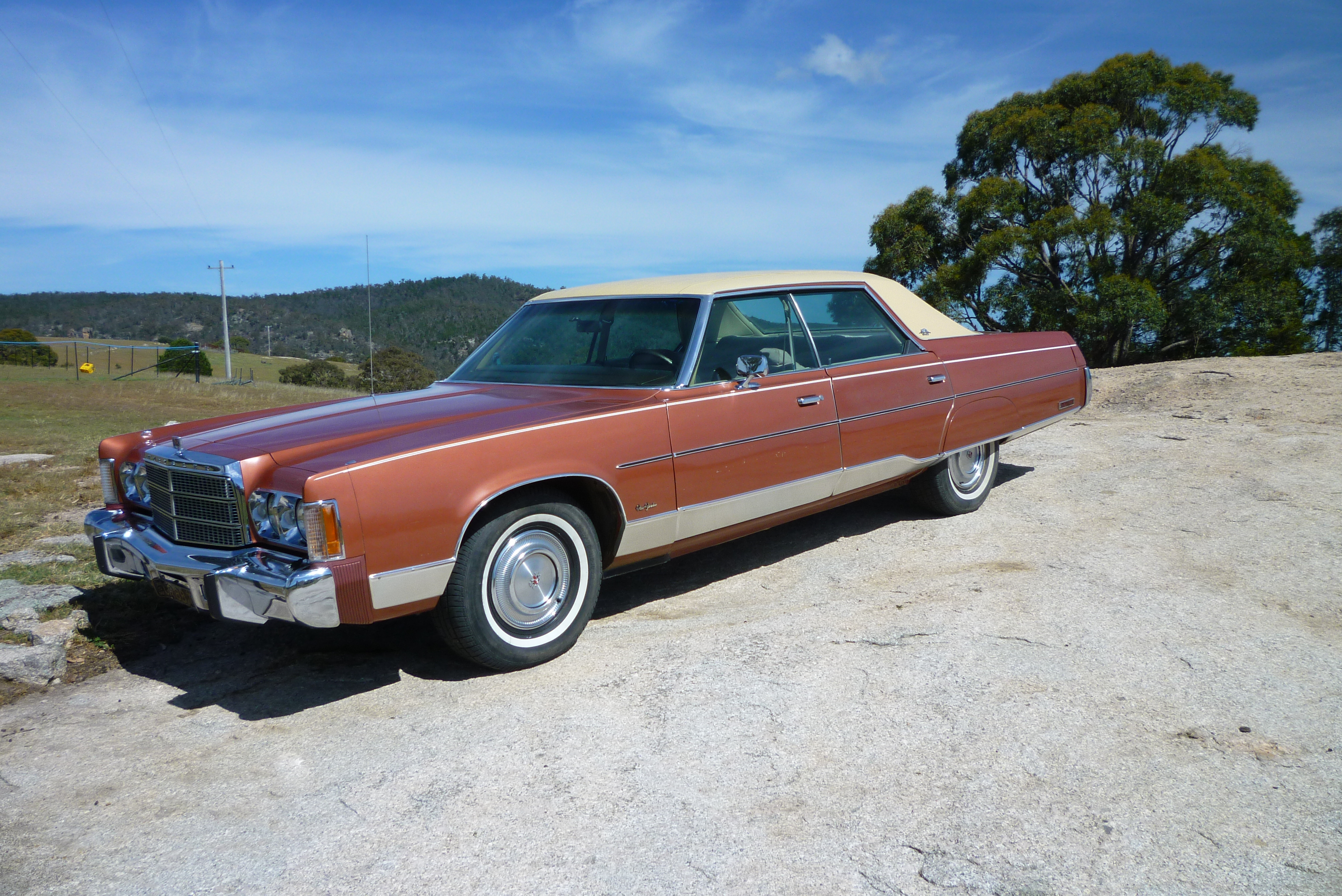 1975 CHRYSLER NEW YORKER BROUGHAM SEDAN