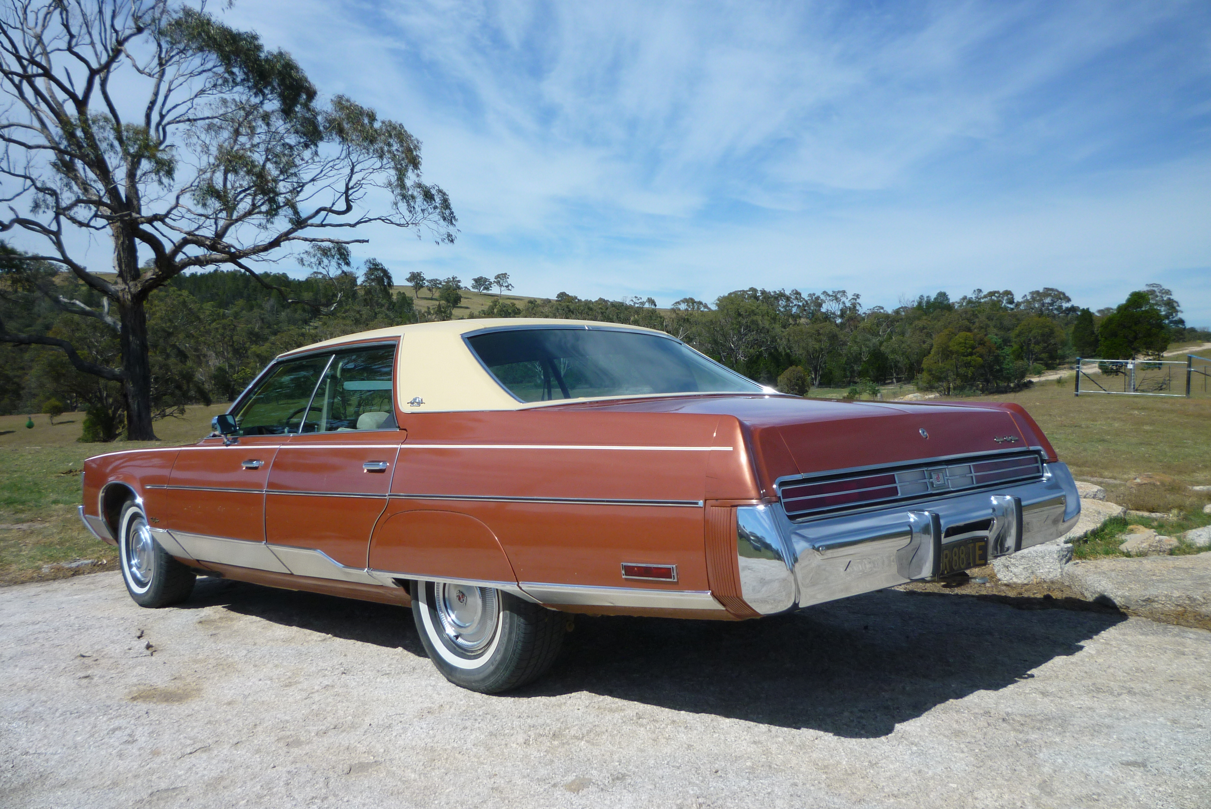 1975 CHRYSLER NEW YORKER BROUGHAM SEDAN