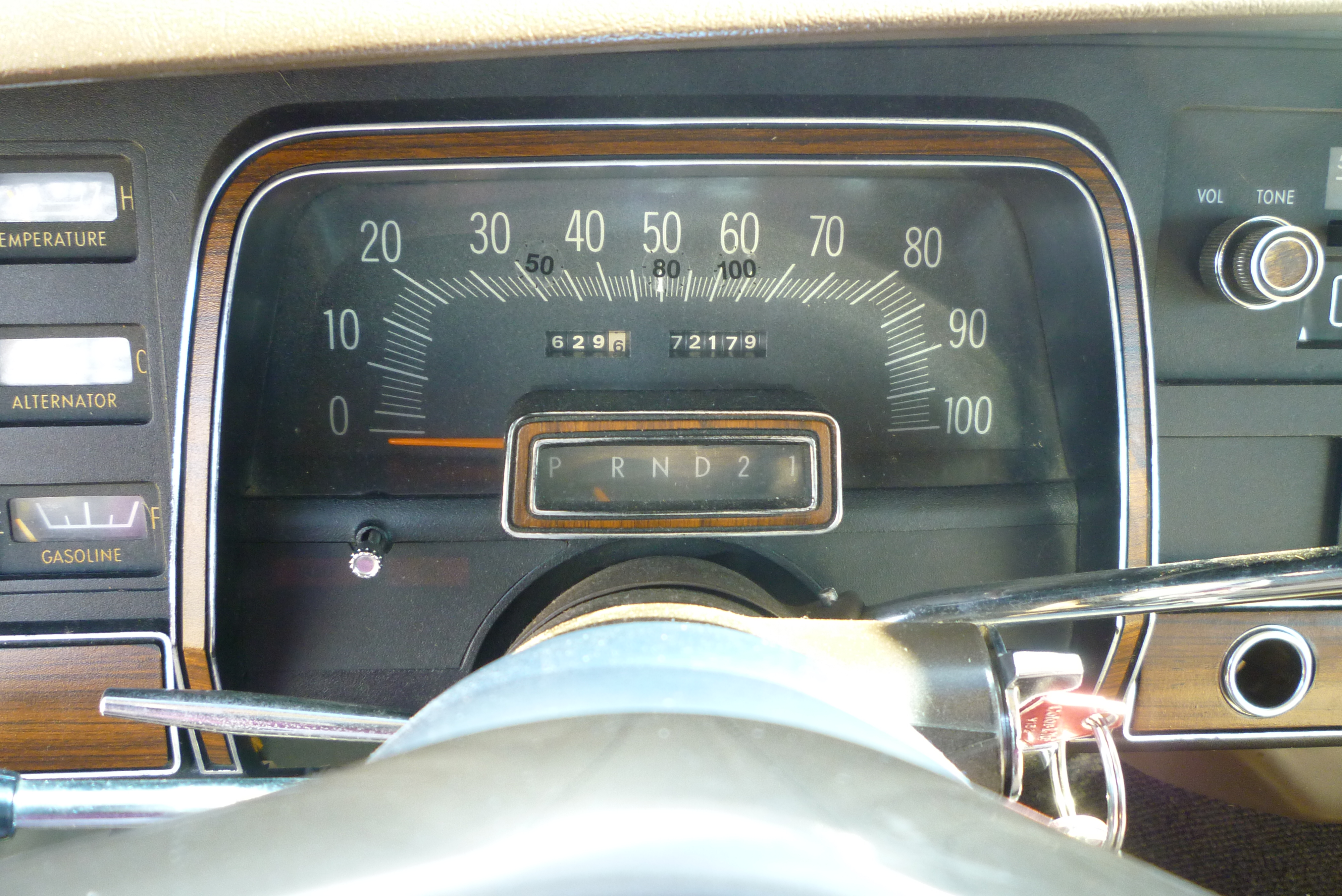 1975 CHRYSLER NEW YORKER BROUGHAM SEDAN