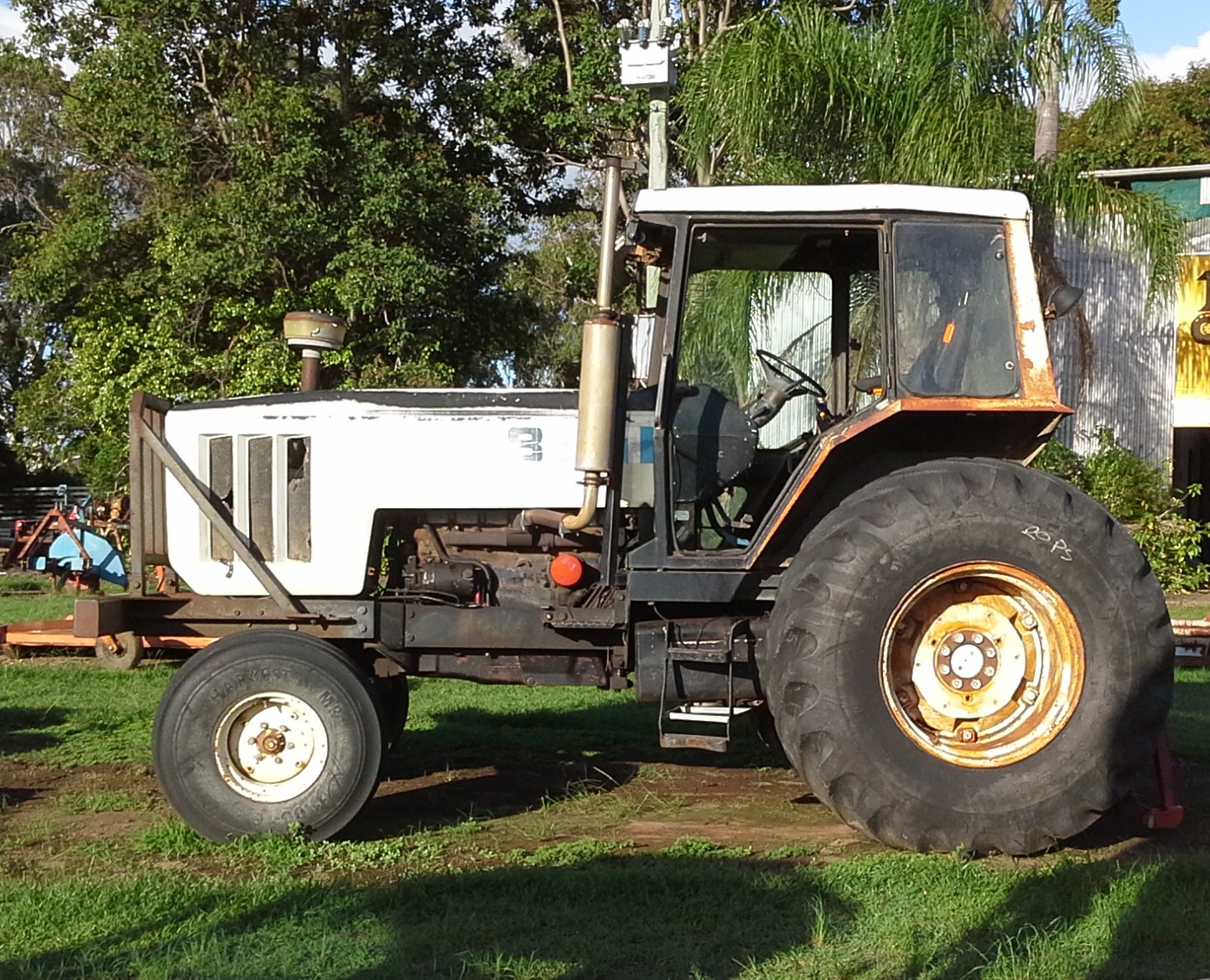 FORD 8401 2WD CAB TRACTOR