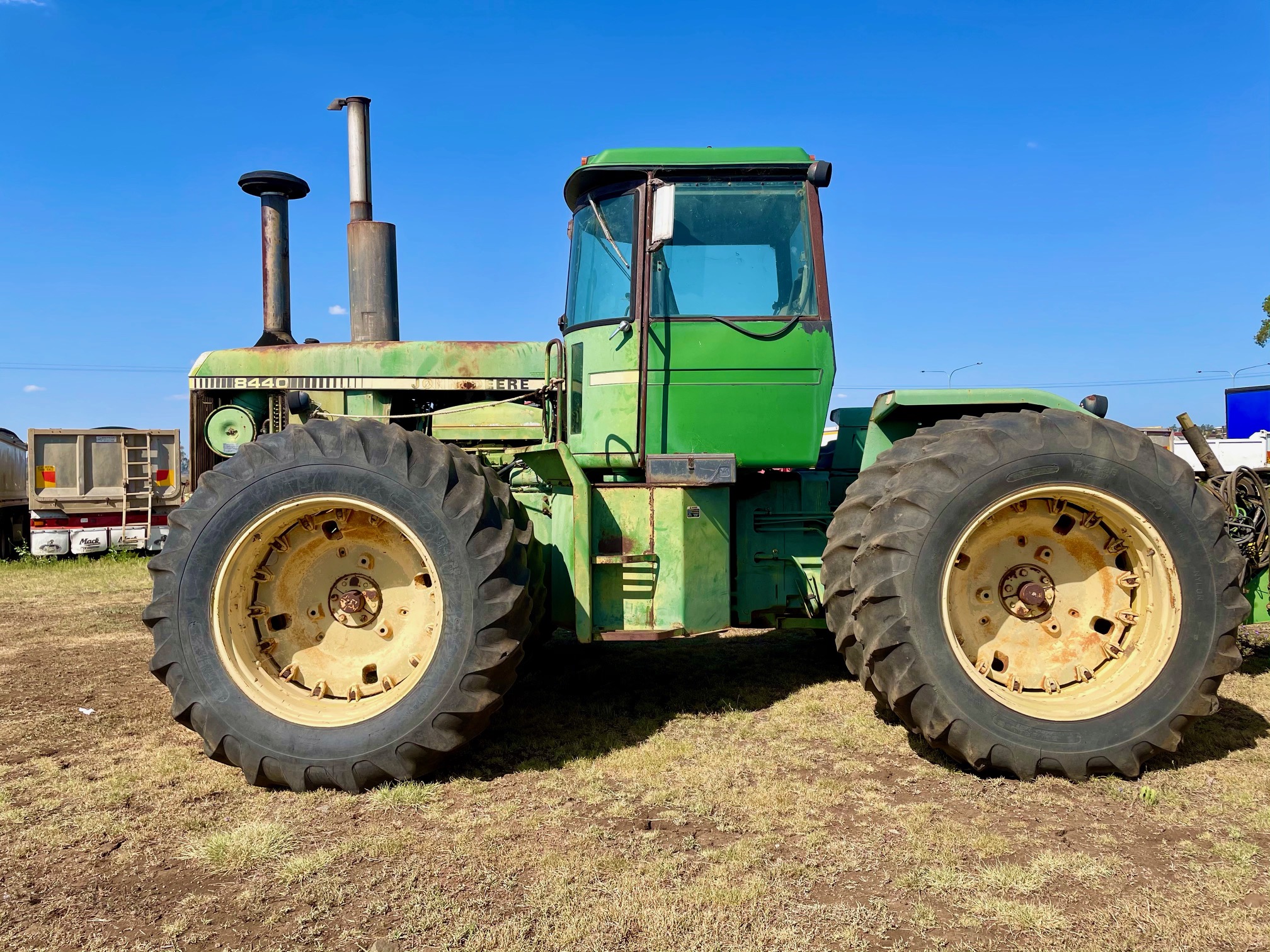 JOHN DEERE 8440 ARTICULATED TRACTOR
