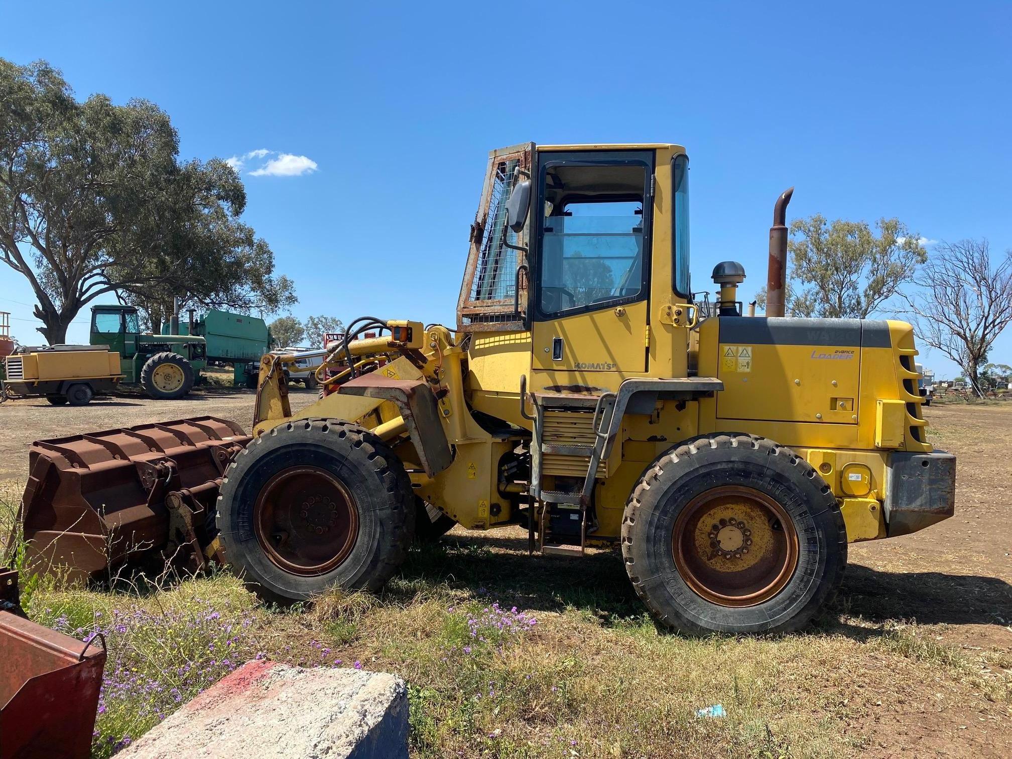 KOMATSU WA129-3A LOADER