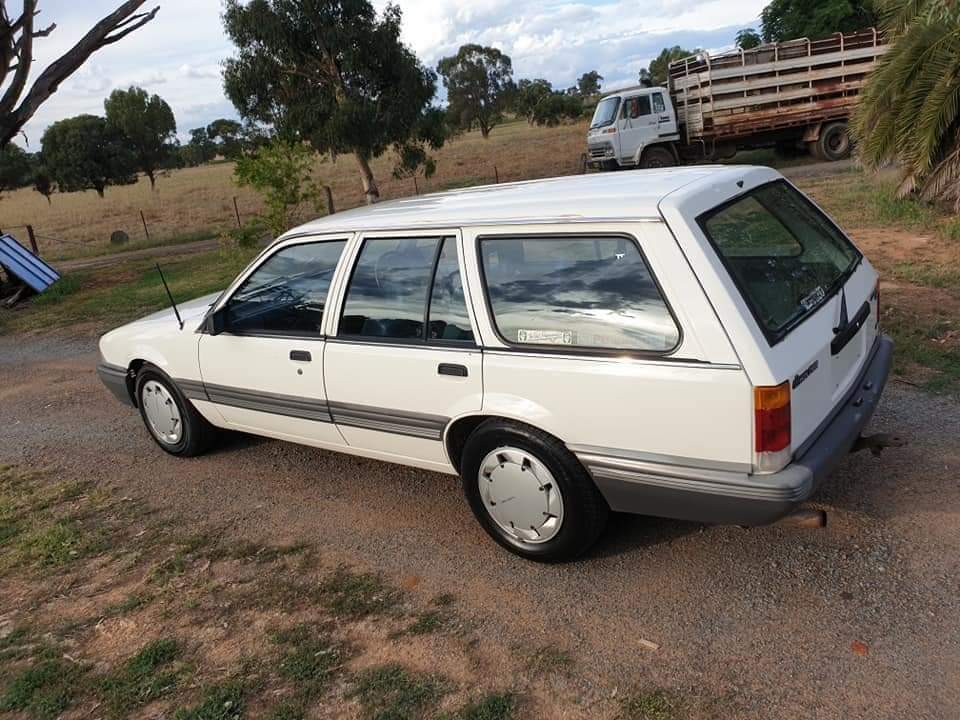 1986 HOLDEN COMMODORE VL EXECUTIVE WAGON 