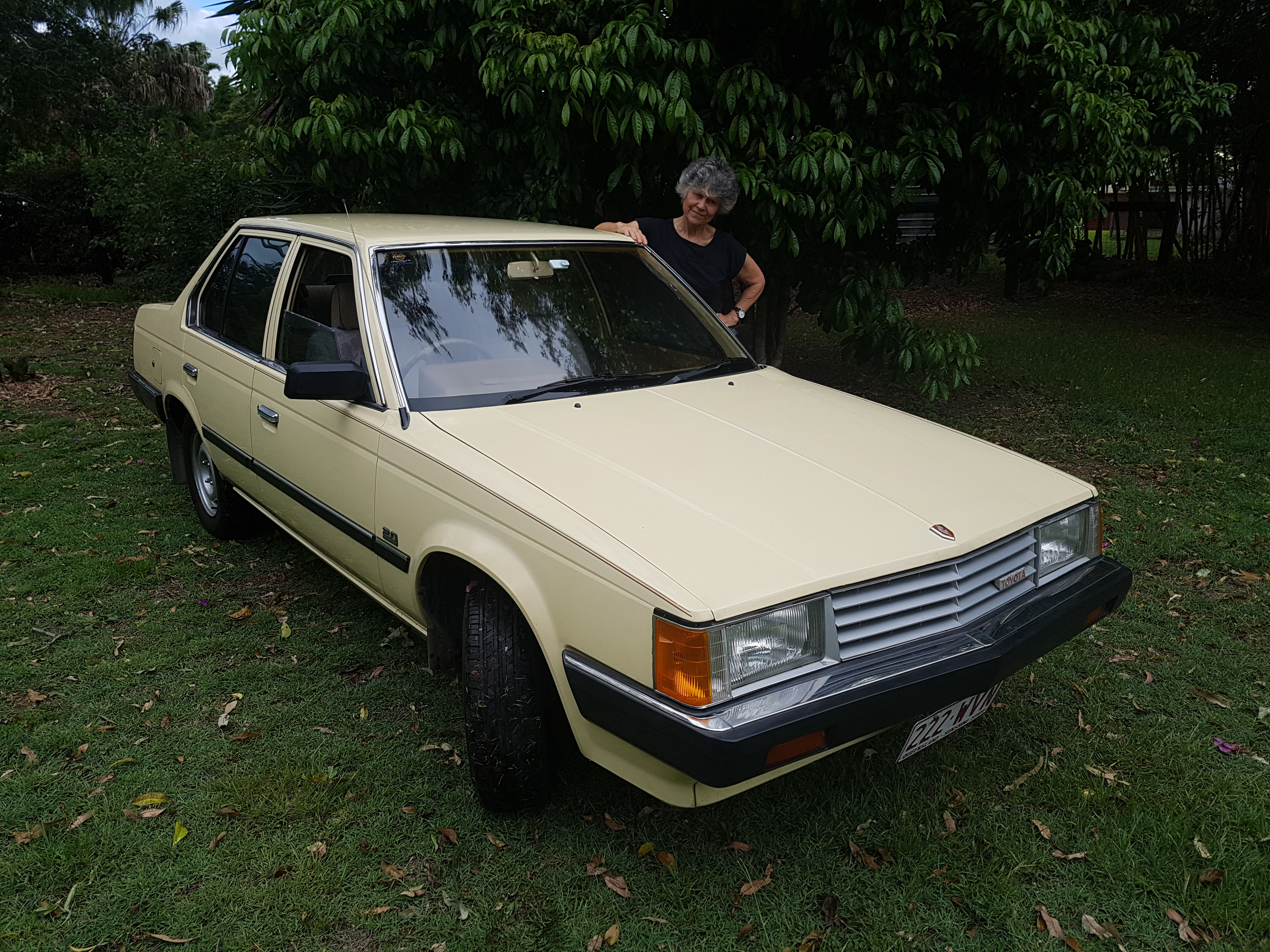 1985 TOYOTA CORONA CS SEDAN