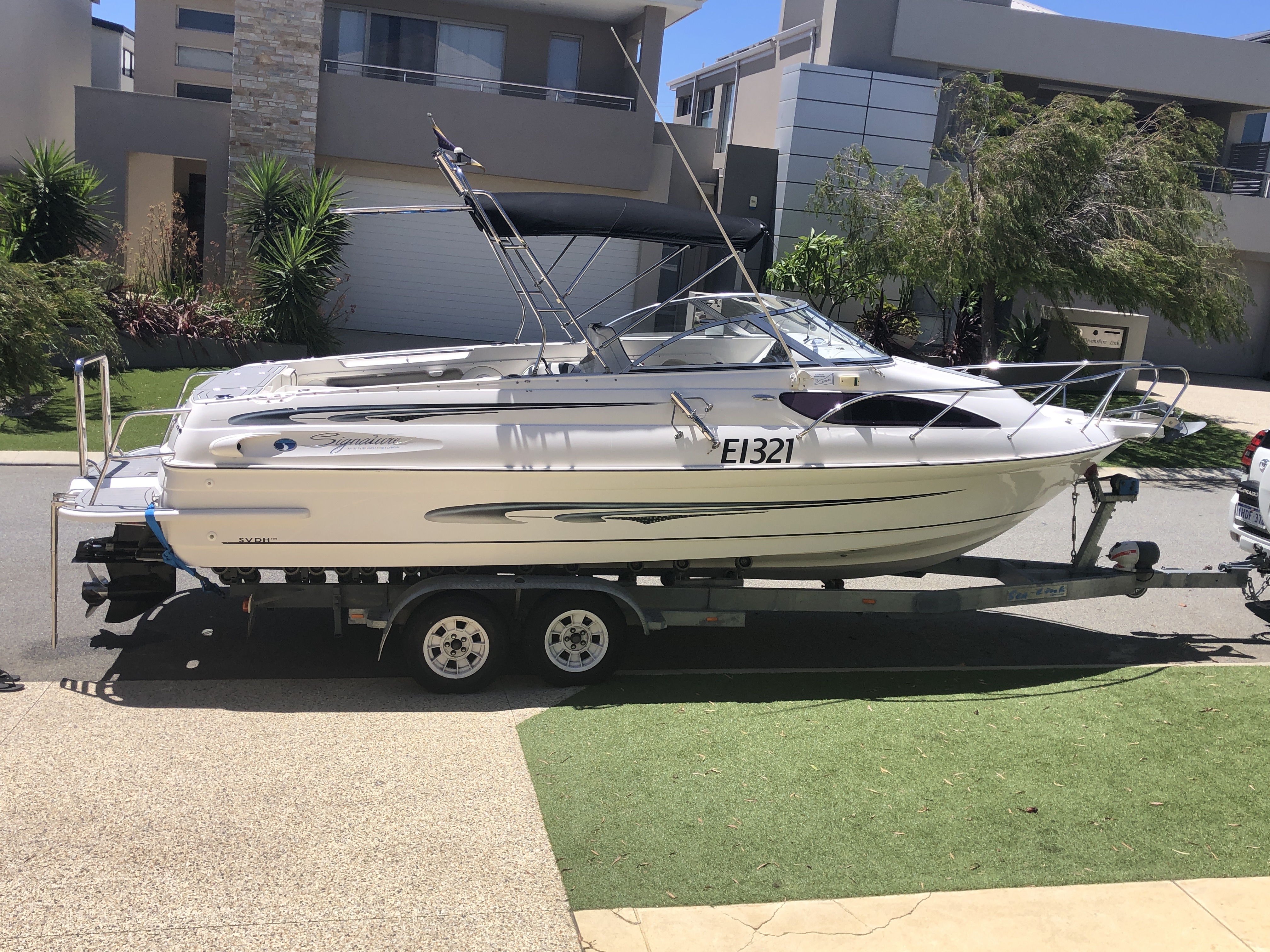 2006 HAINES SIGNATURE 702 L STERNDRIVE CUDDY CABIN