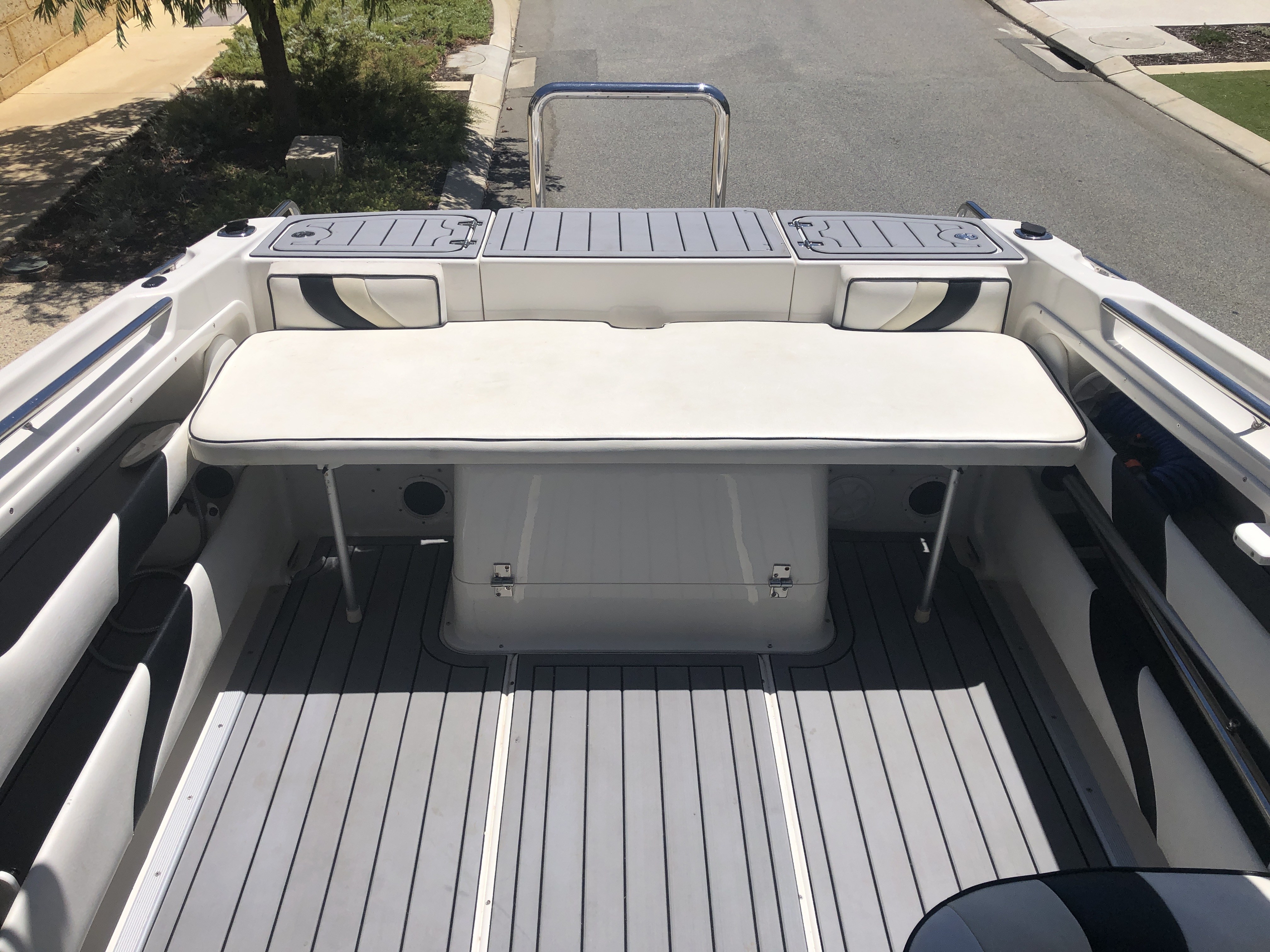 2006 HAINES SIGNATURE 702 L STERNDRIVE CUDDY CABIN