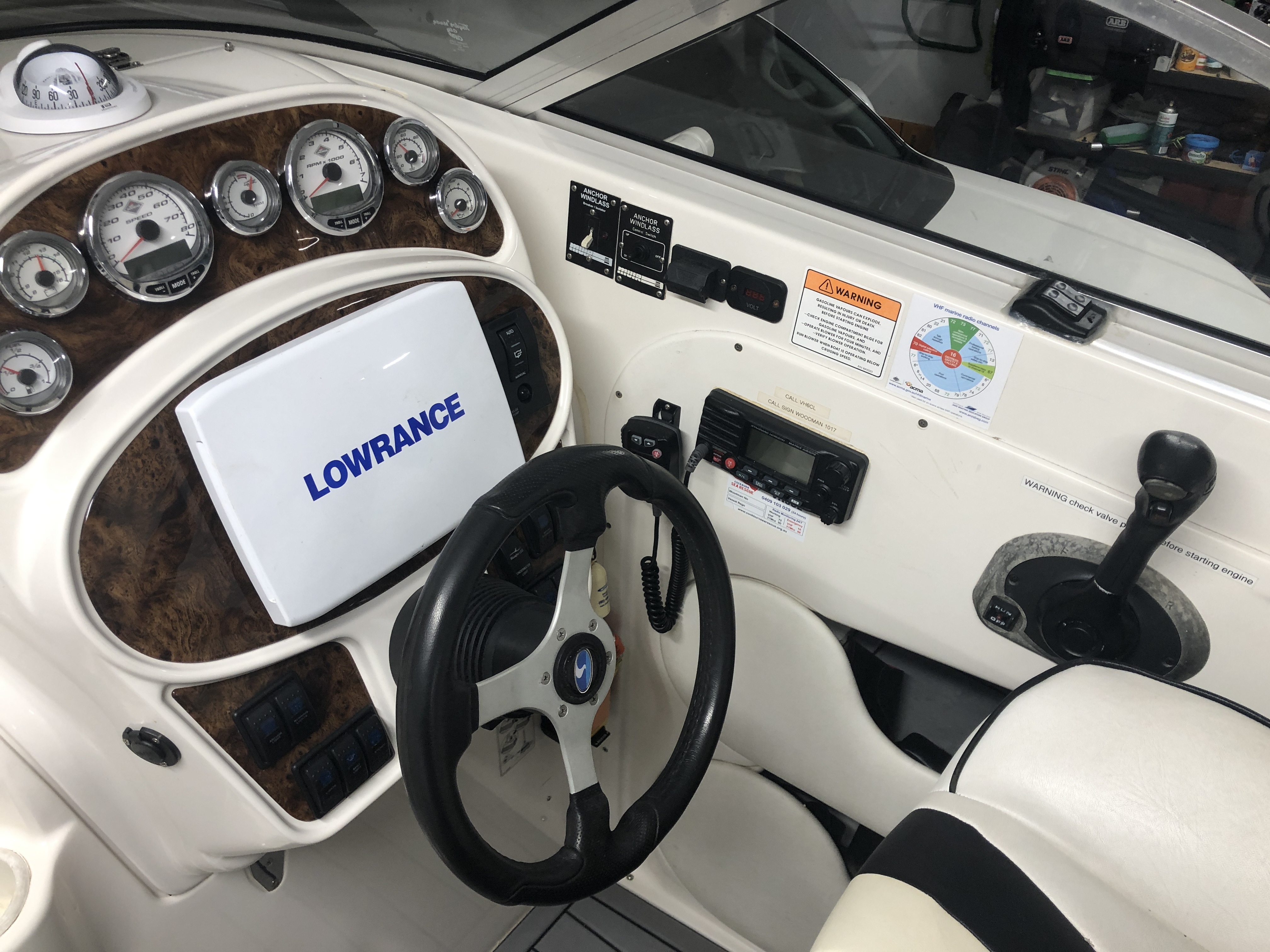2006 HAINES SIGNATURE 702 L STERNDRIVE CUDDY CABIN