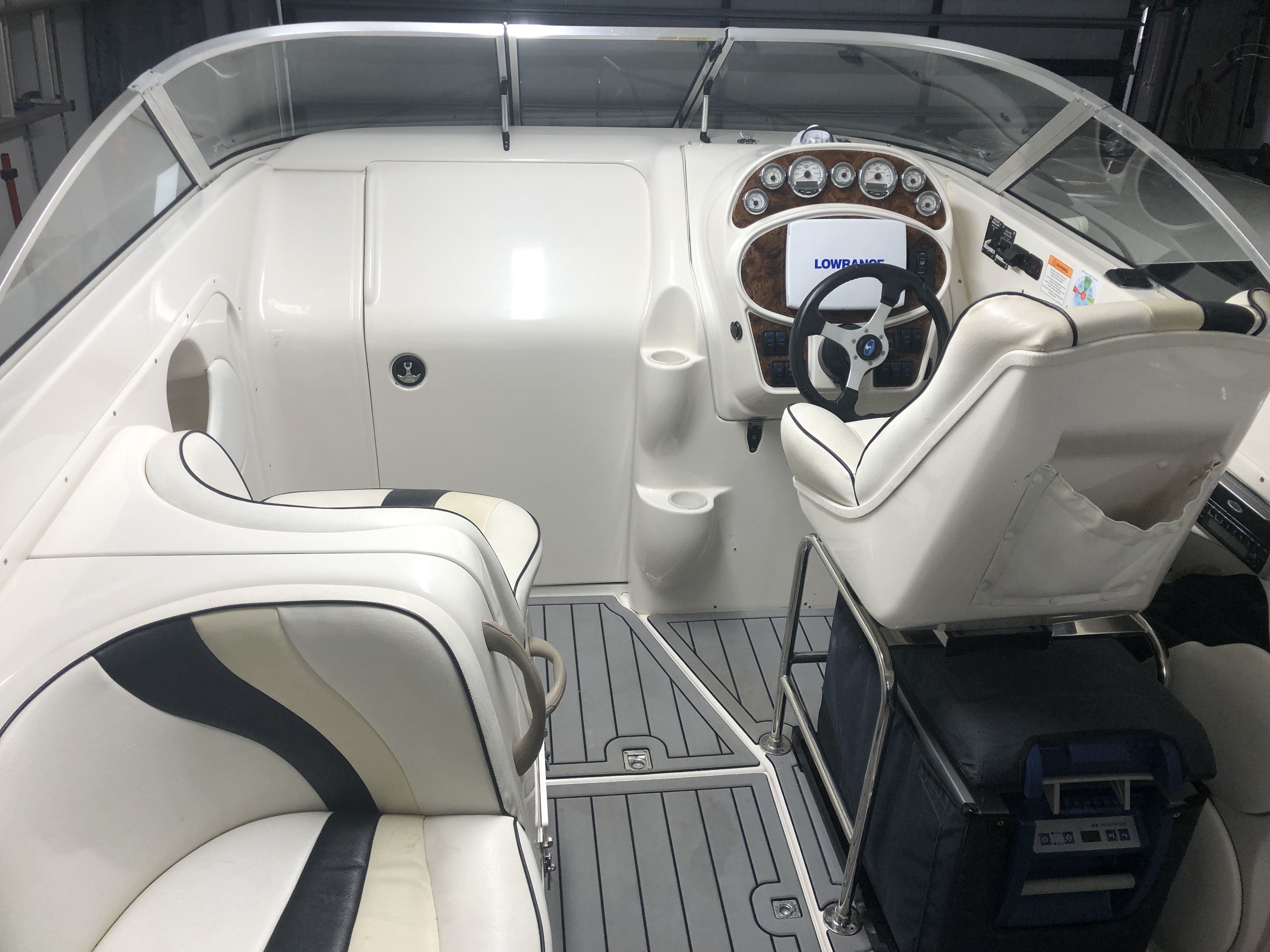 2006 HAINES SIGNATURE 702 L STERNDRIVE CUDDY CABIN