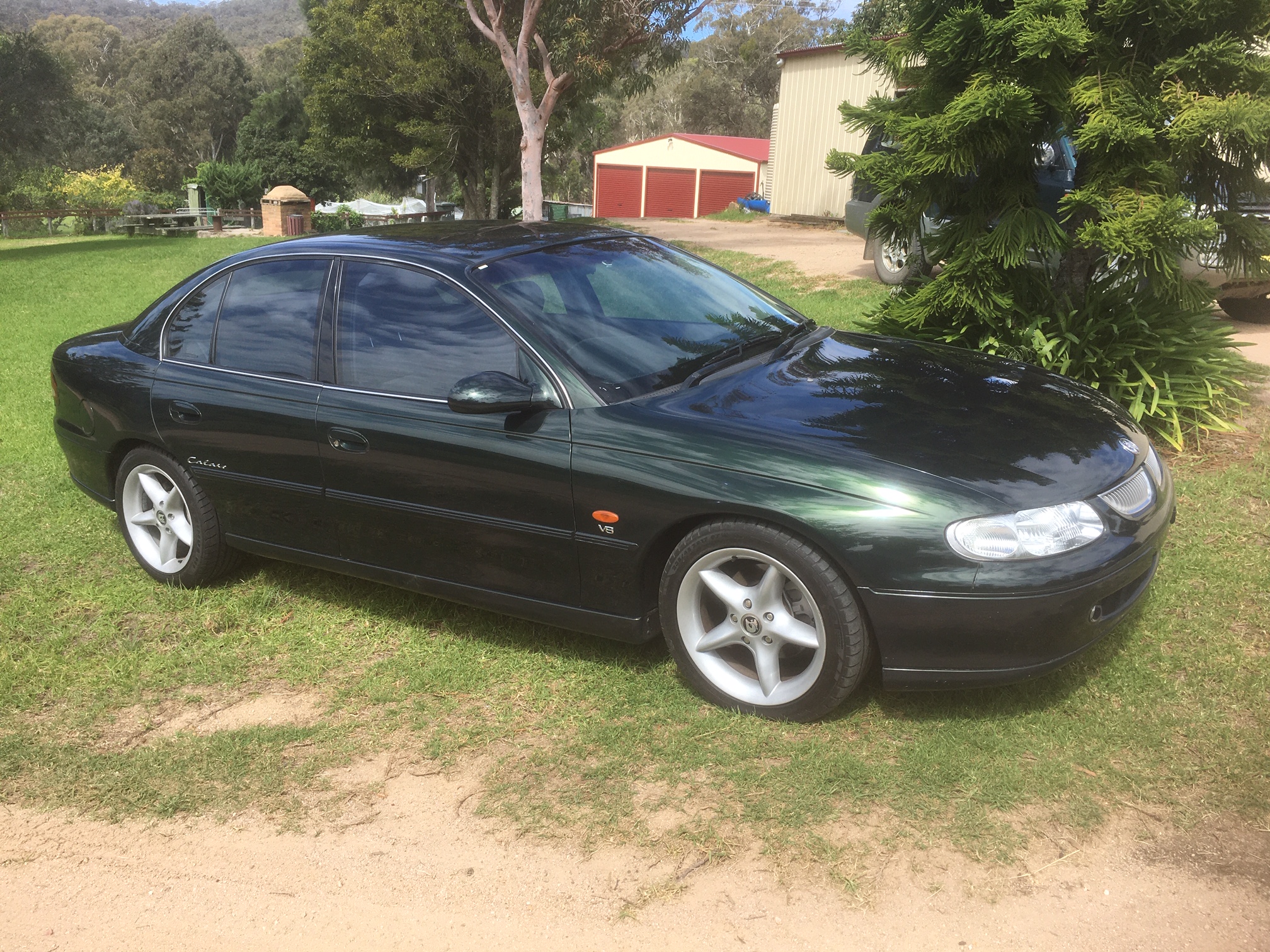 1998 HOLDEN CALAIS VT SEDAN 