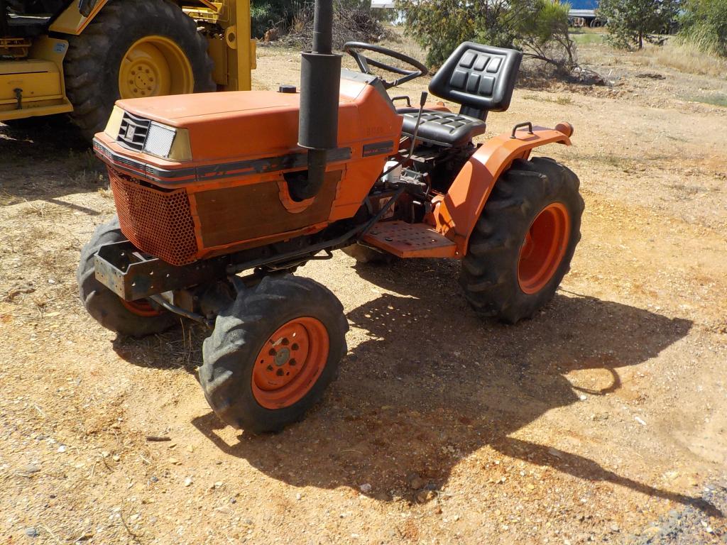 Kubota 4WD B1750 Tractor