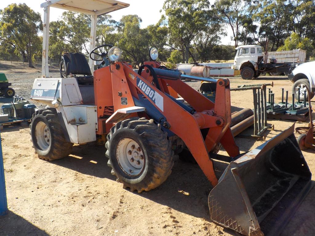Kubota R400 4WD FEL TRACTOR
