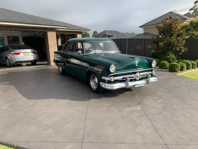 1954 FORD CUSTOMLINE SEDAN