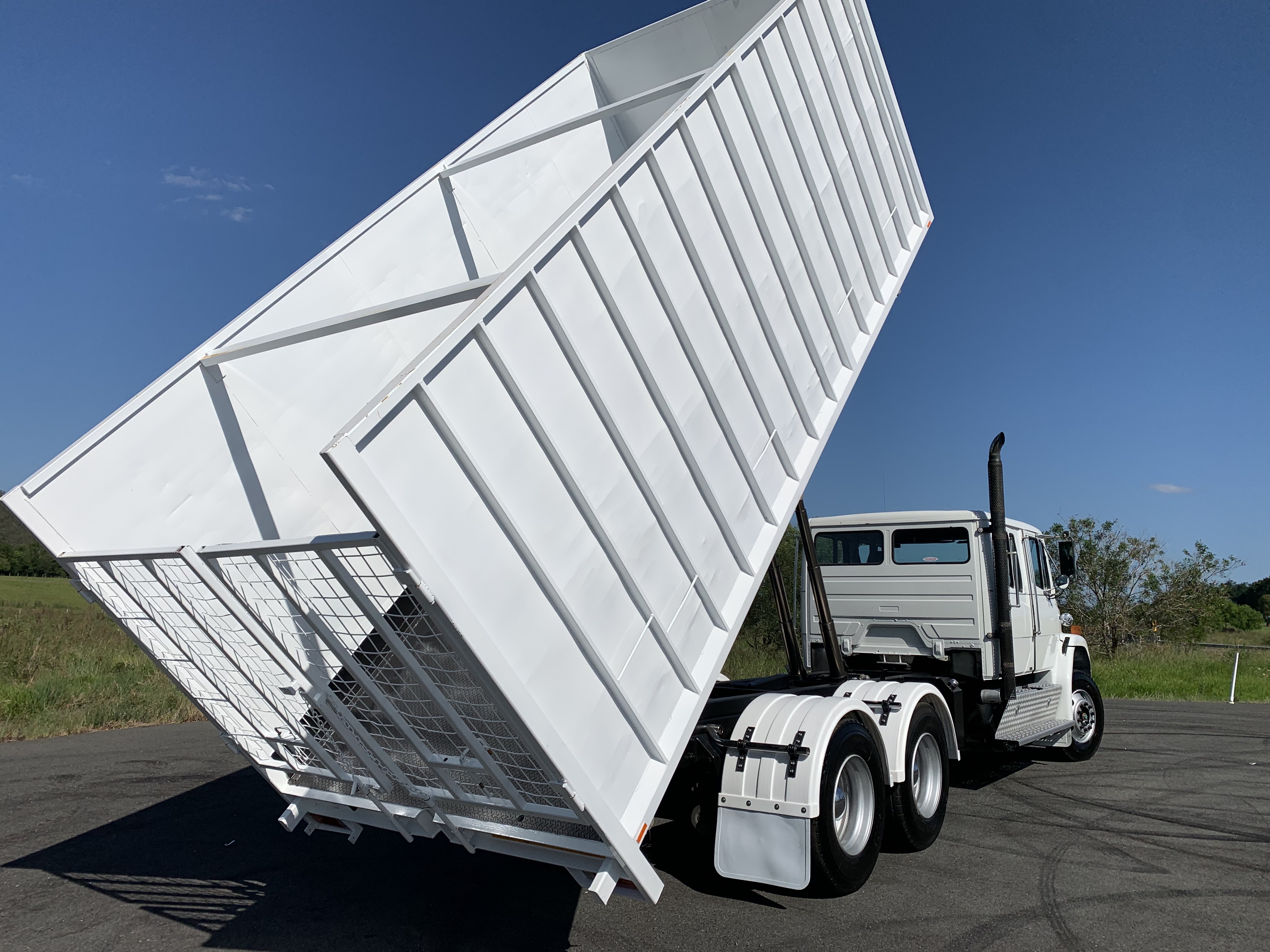 1997 FREIGHTLINER FL80 TIPPER