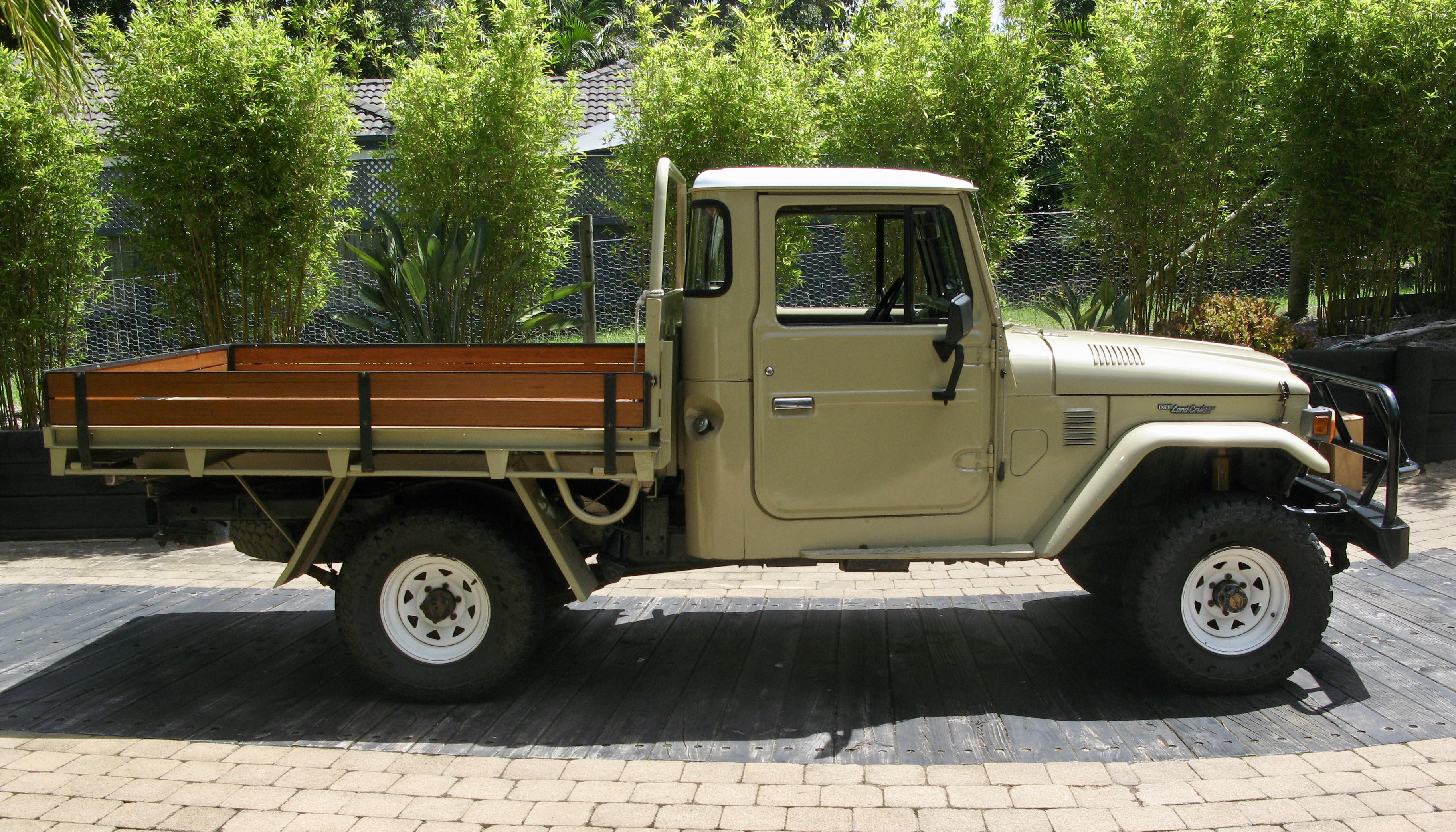 1984 TOYOTA LANDCRUISER HJ45 TRAY BODY