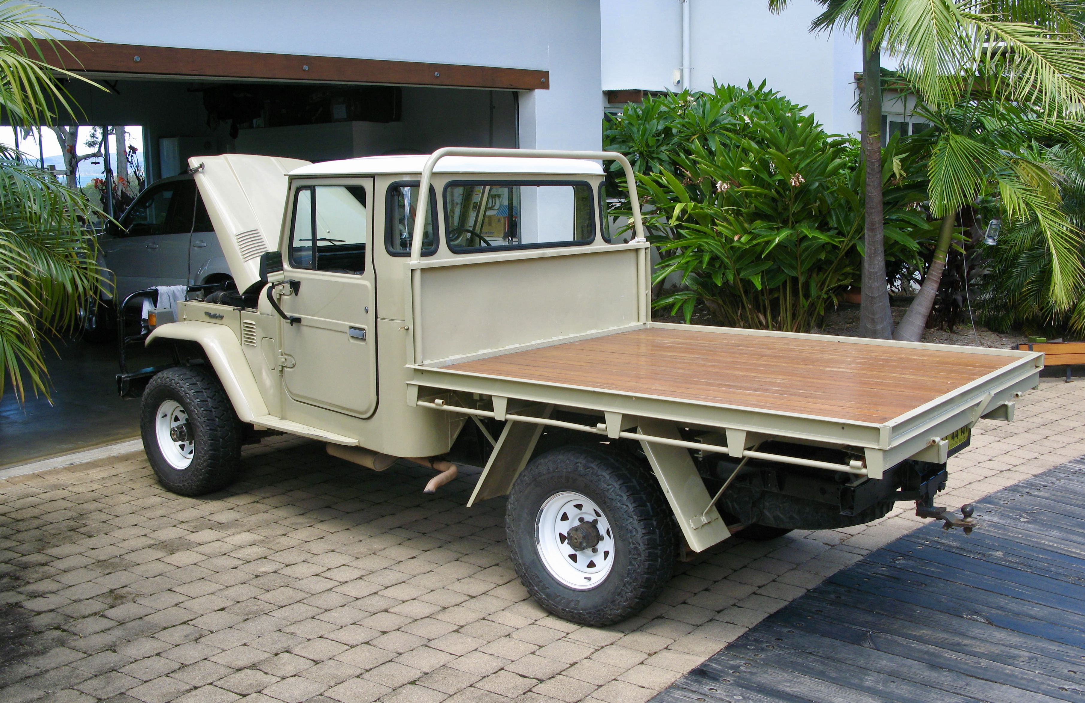 1984 TOYOTA LANDCRUISER HJ45 TRAY BODY
