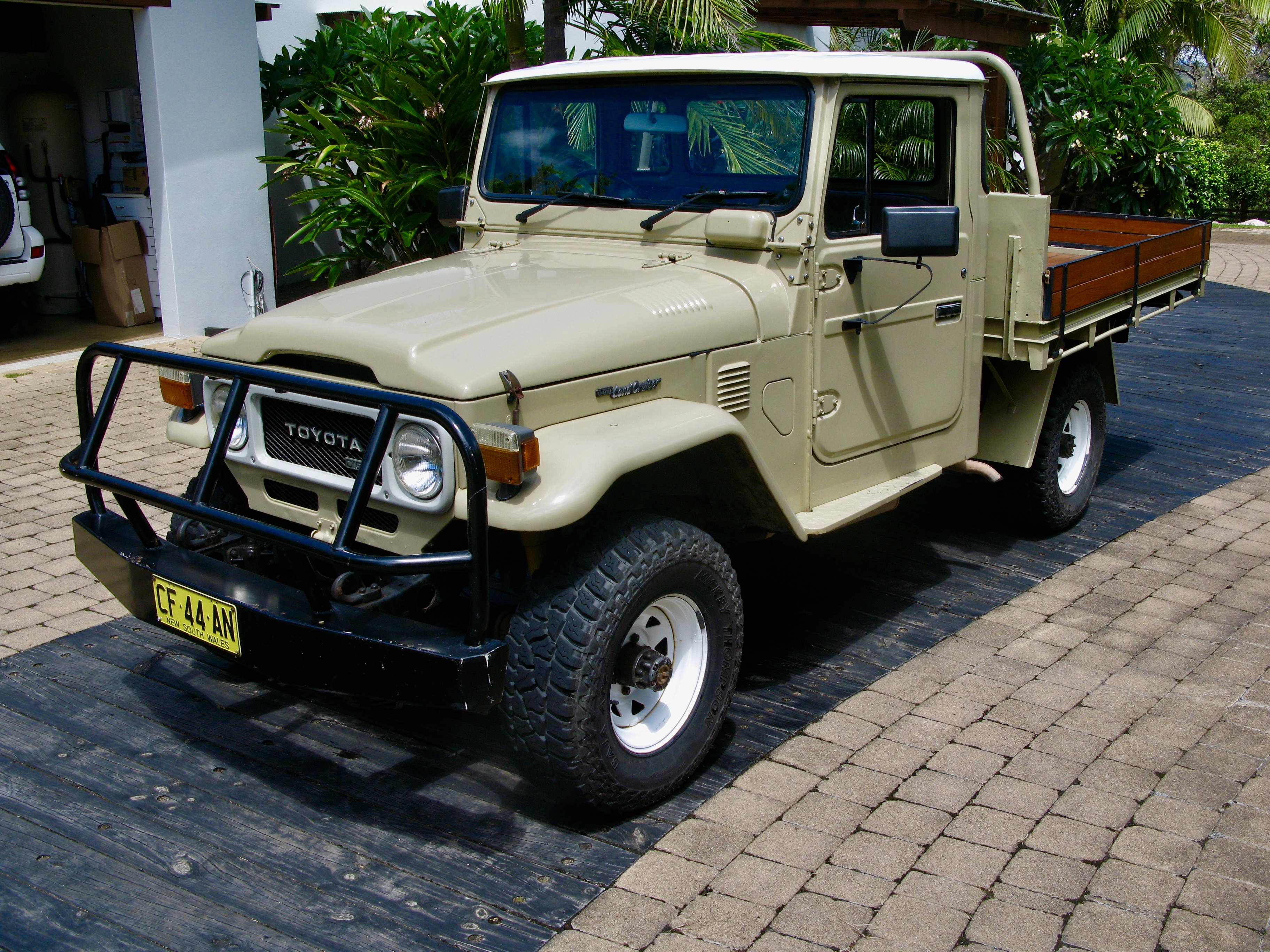 1984 TOYOTA LANDCRUISER HJ45 TRAY BODY