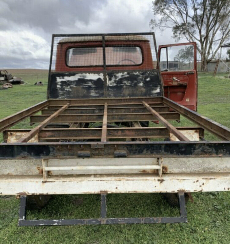 1970 INTERNATIONAL C1300 CAB & TRAY ONLY