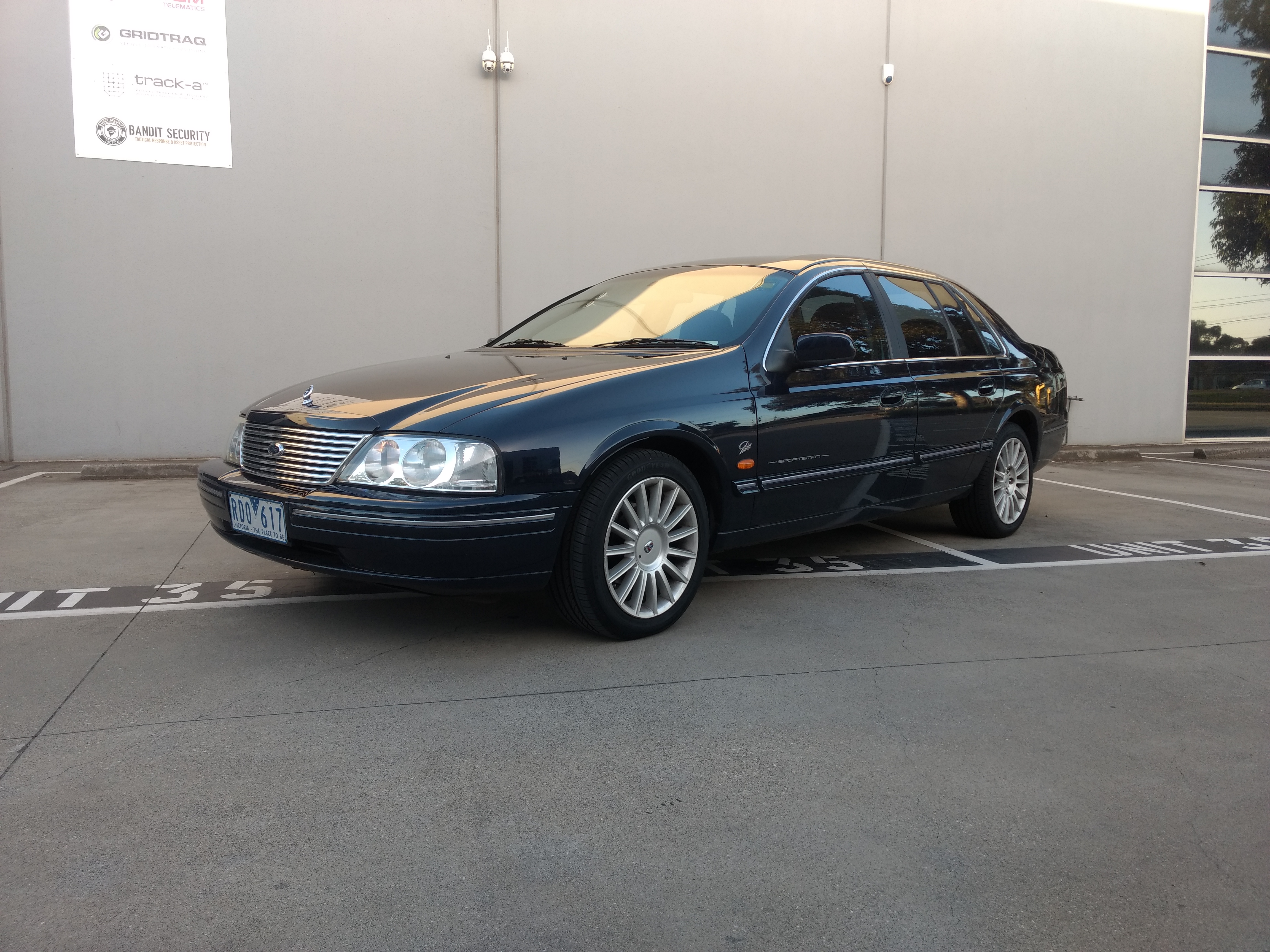 2001 FORD FAIRLANE GHIA SPORTSMAN SEDAN