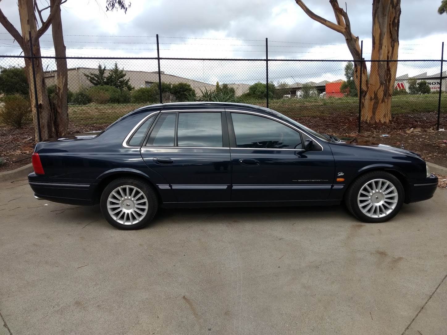 2001 FORD FAIRLANE GHIA SPORTSMAN SEDAN